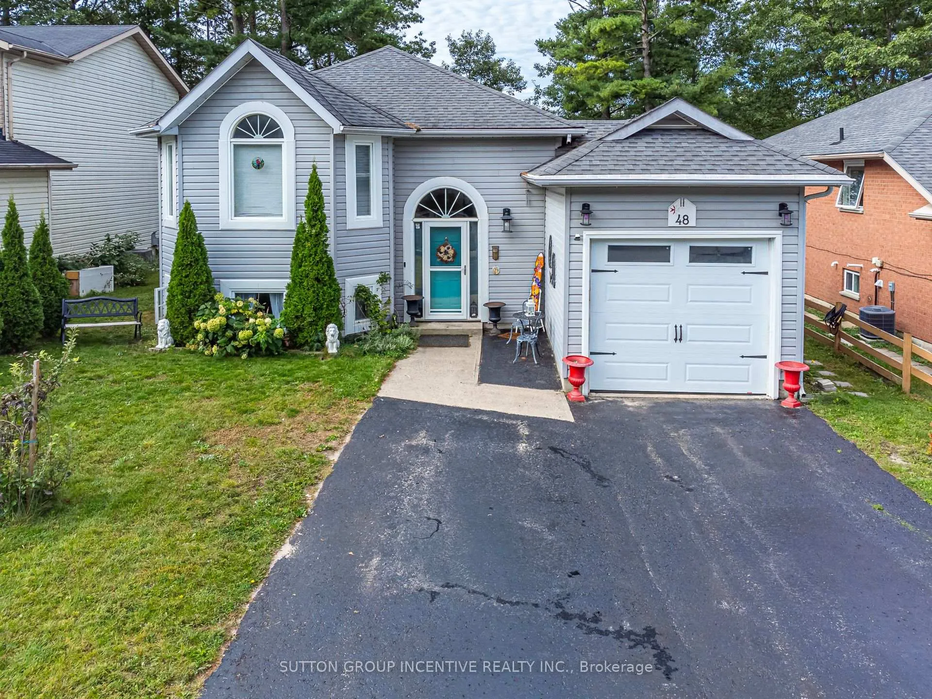 Photo 5 of 48 Wesley Avenue, Wasaga Beach — HOMEH