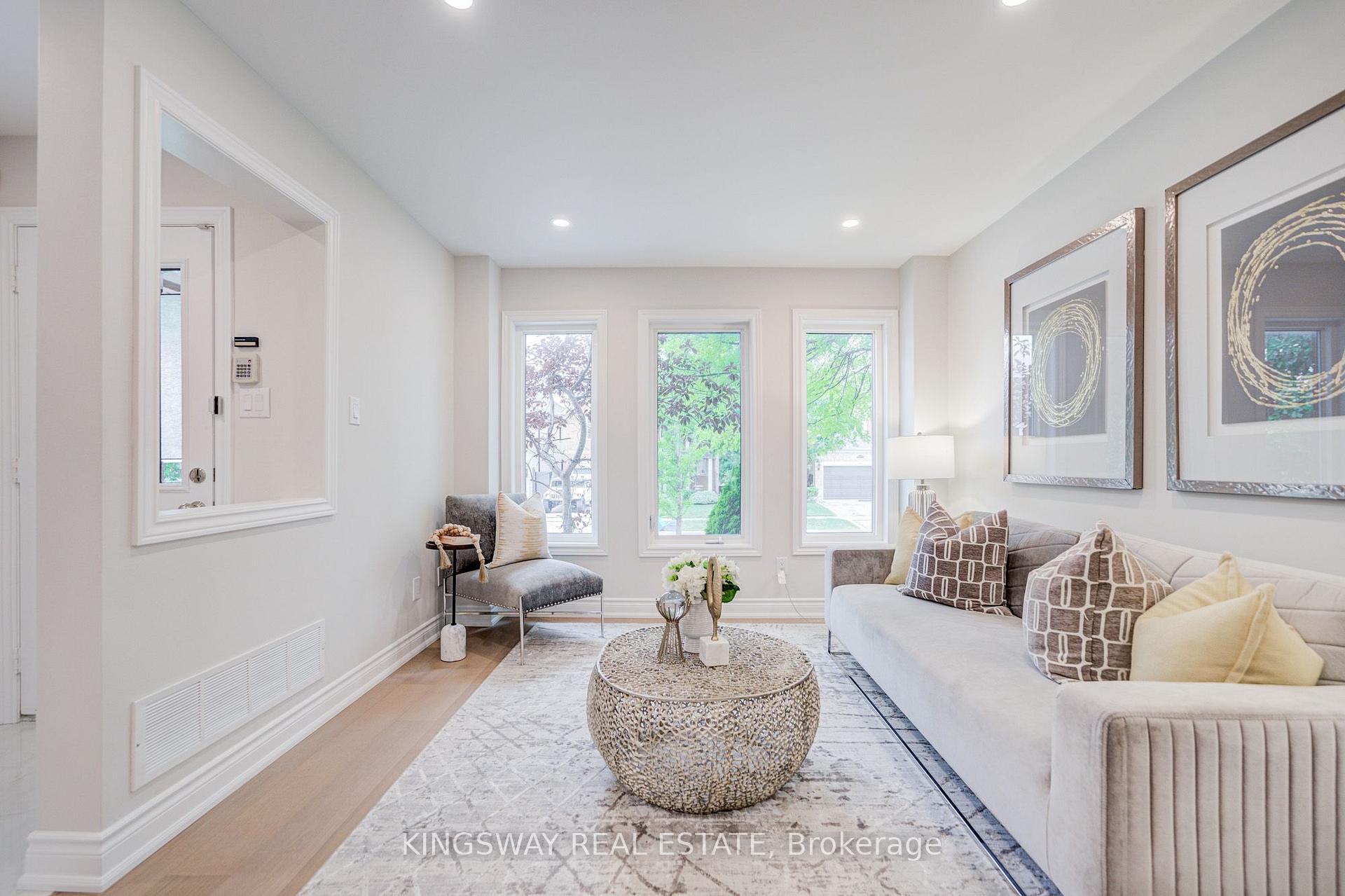 Photo 9 of 166 Matthew Drive, Vaughan, East Woodbridge — HOMEH