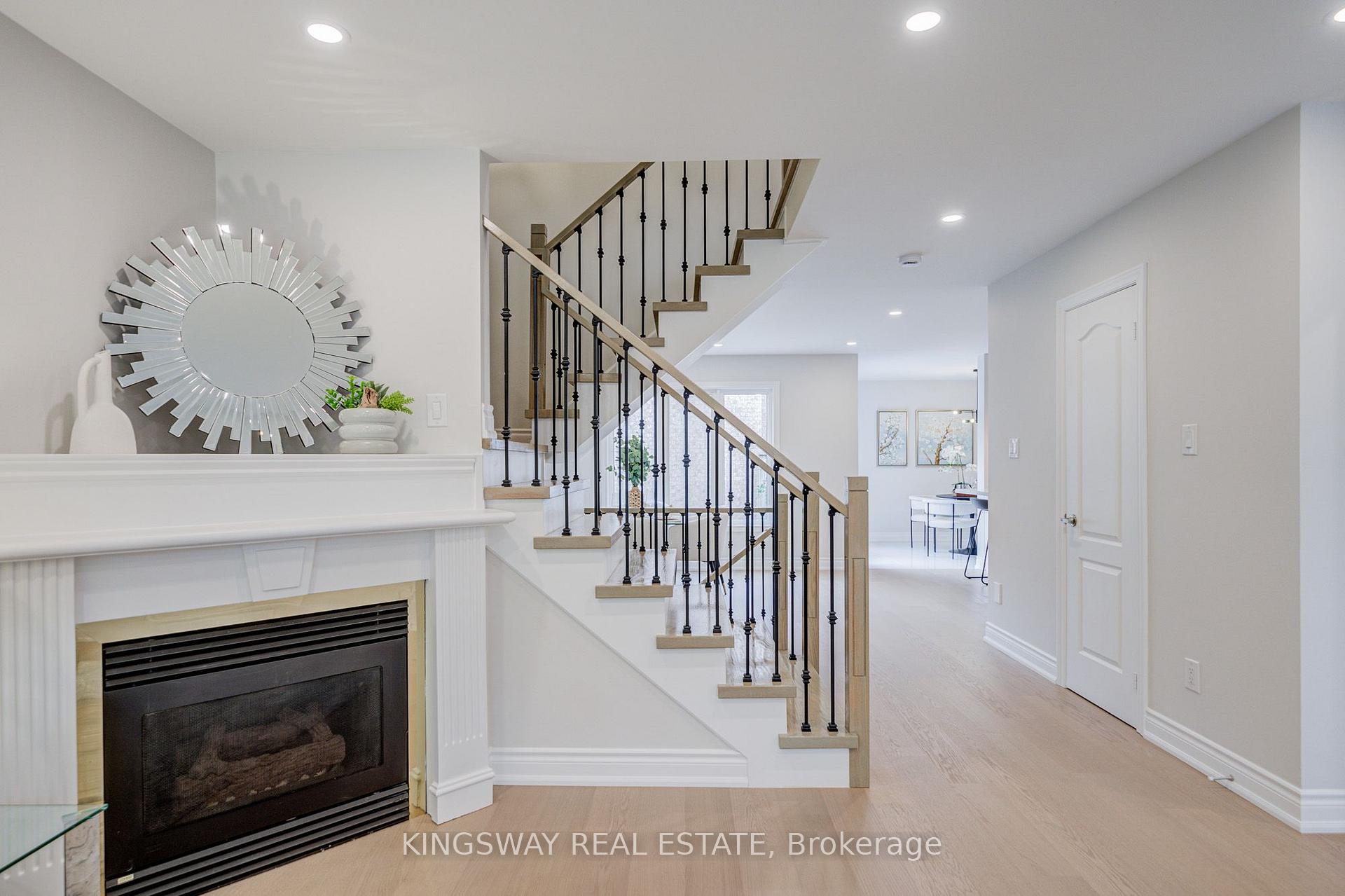 Photo 12 of 166 Matthew Drive, Vaughan, East Woodbridge — HOMEH