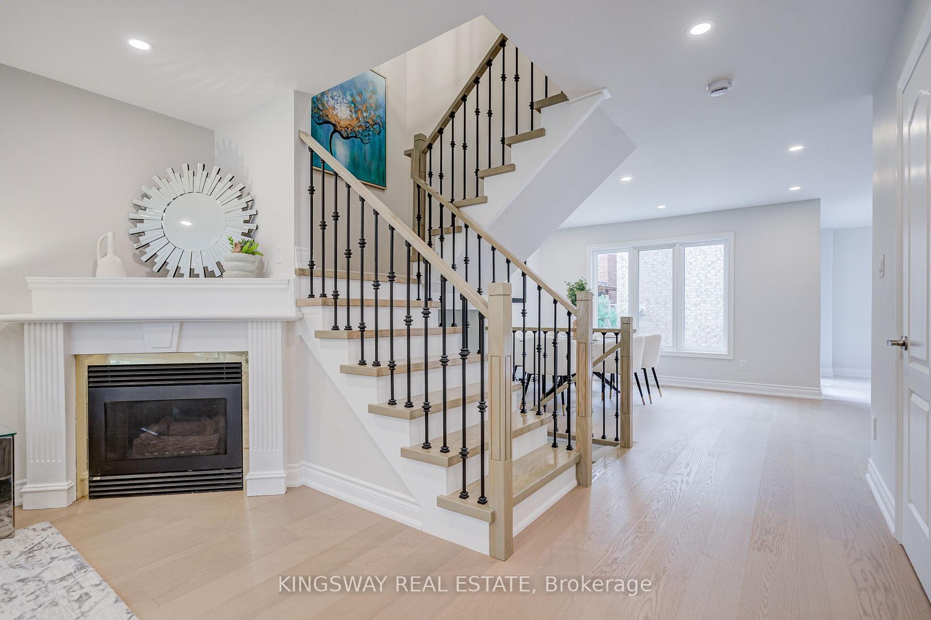 Photo 13 of 166 Matthew Drive, Vaughan, East Woodbridge — HOMEH