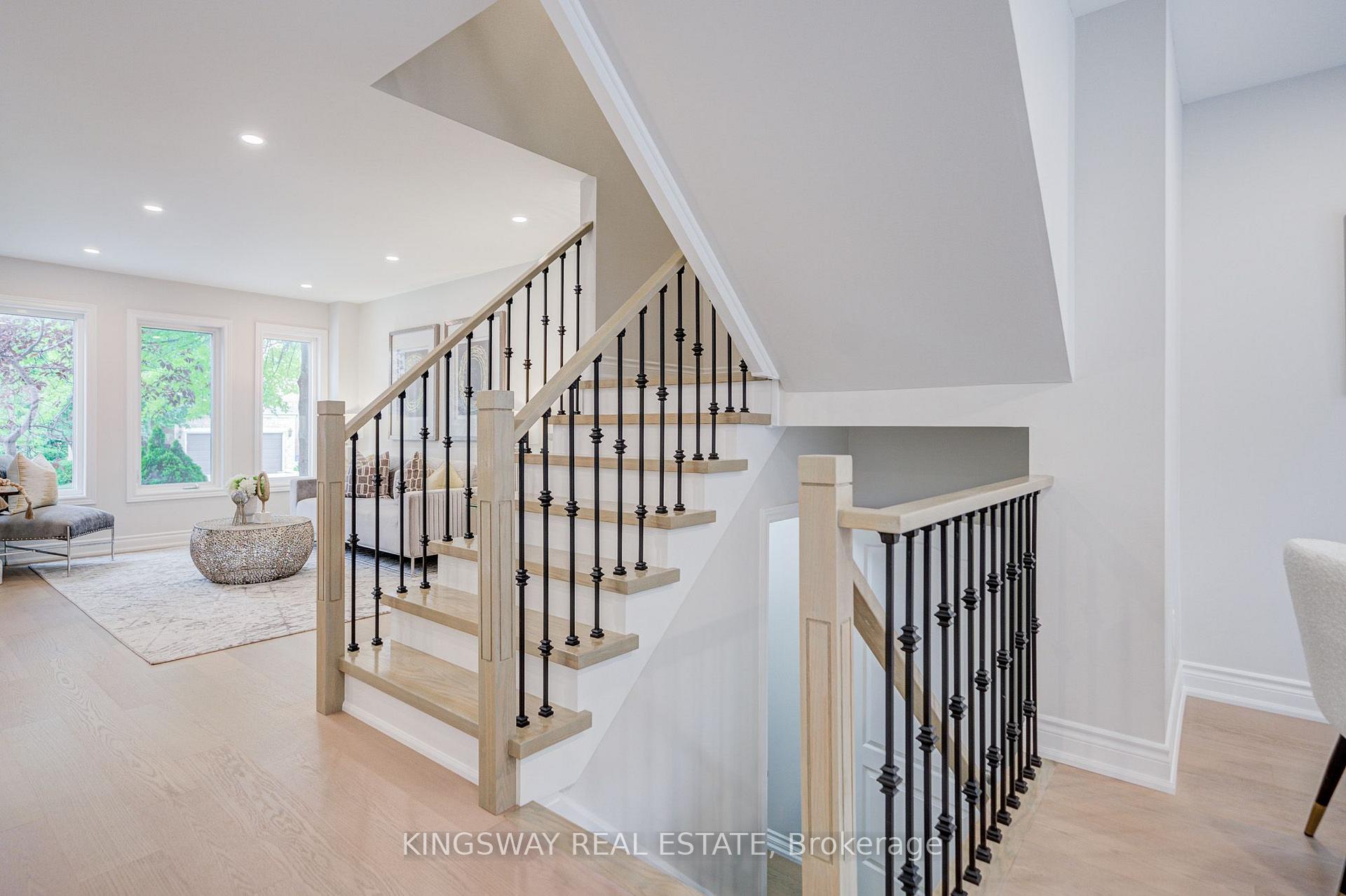 Photo 14 of 166 Matthew Drive, Vaughan, East Woodbridge — HOMEH