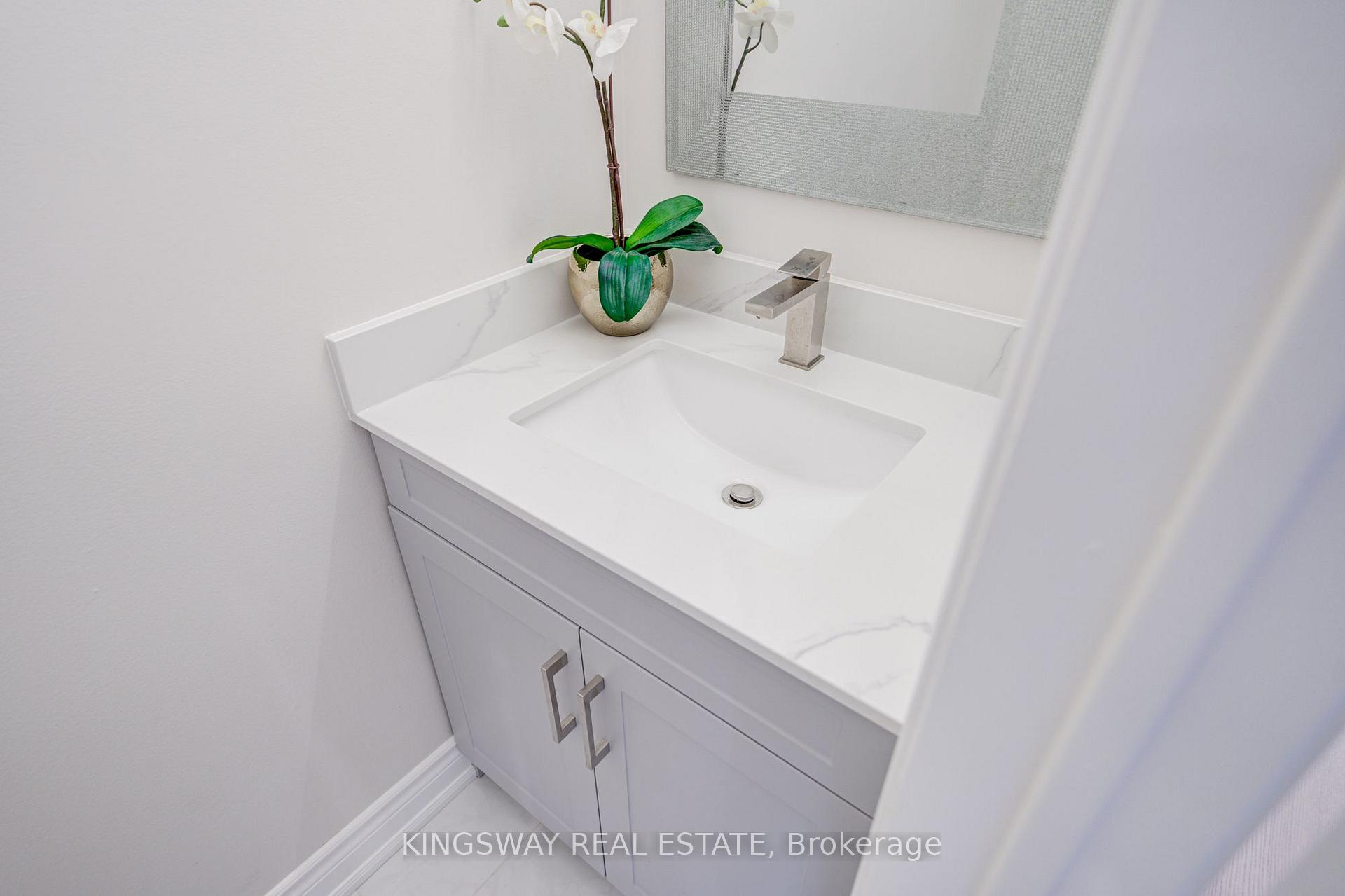 Photo 15 of 166 Matthew Drive, Vaughan, East Woodbridge — HOMEH