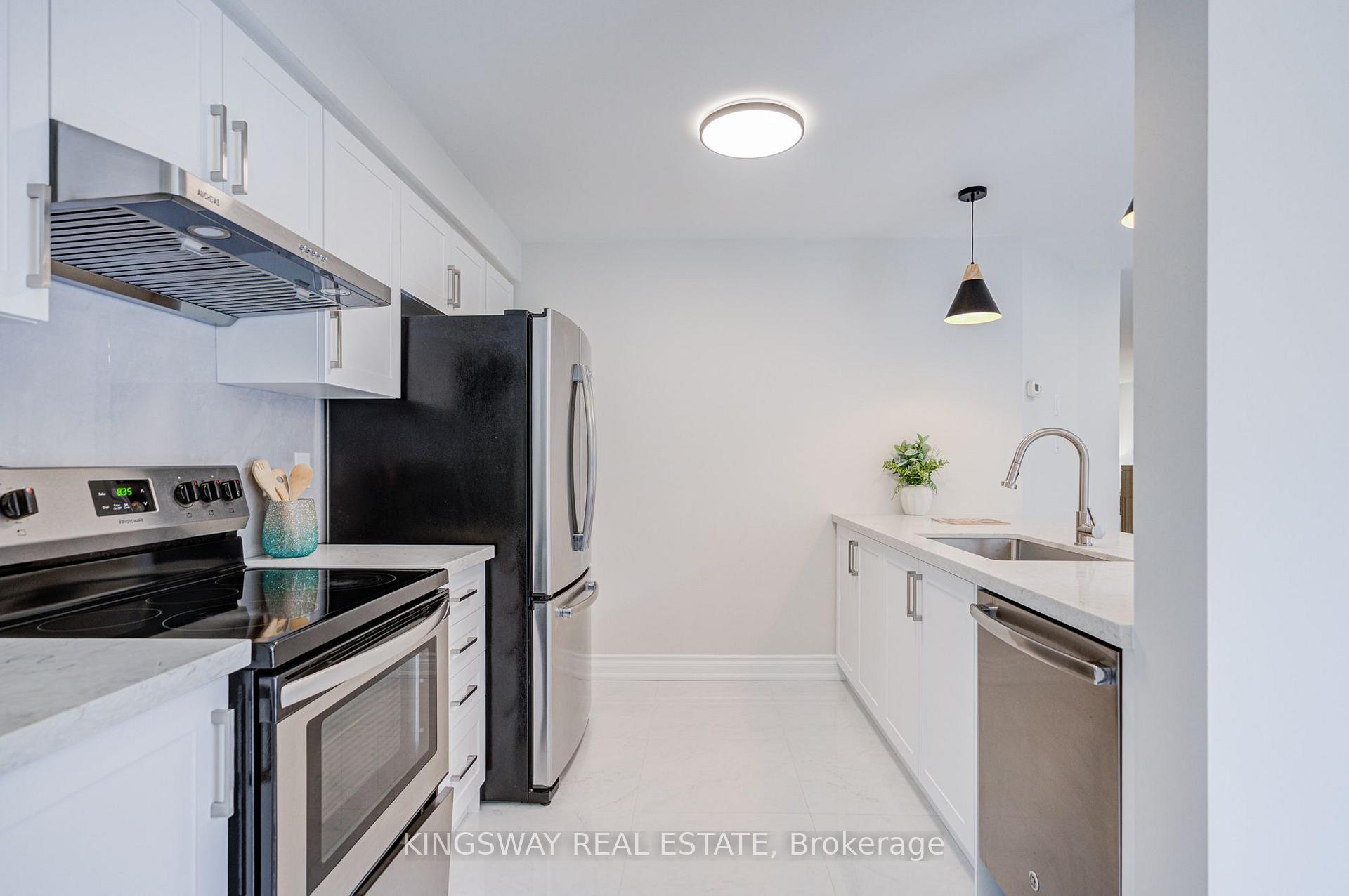 Photo 23 of 166 Matthew Drive, Vaughan, East Woodbridge — HOMEH