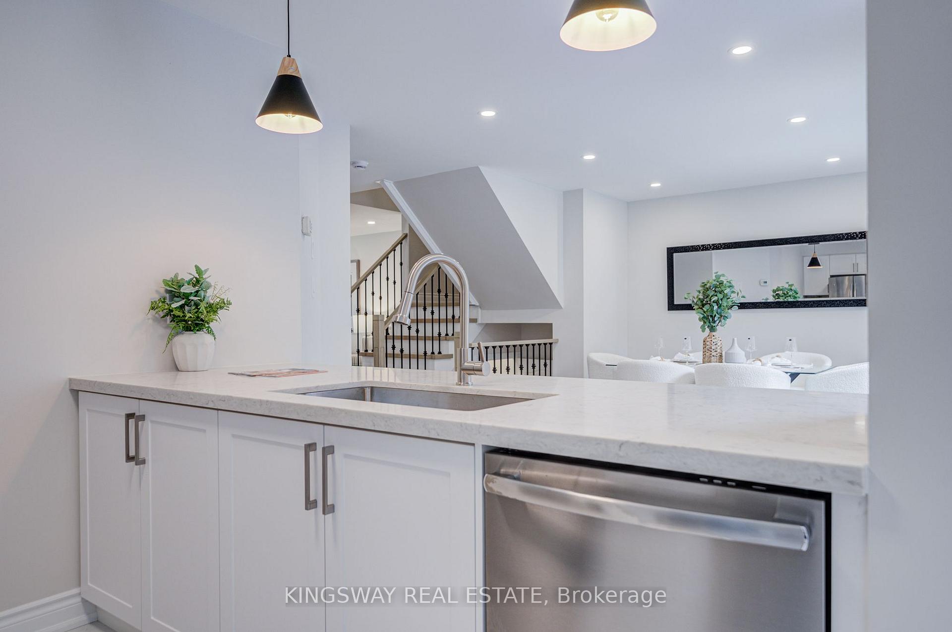 Photo 24 of 166 Matthew Drive, Vaughan, East Woodbridge — HOMEH