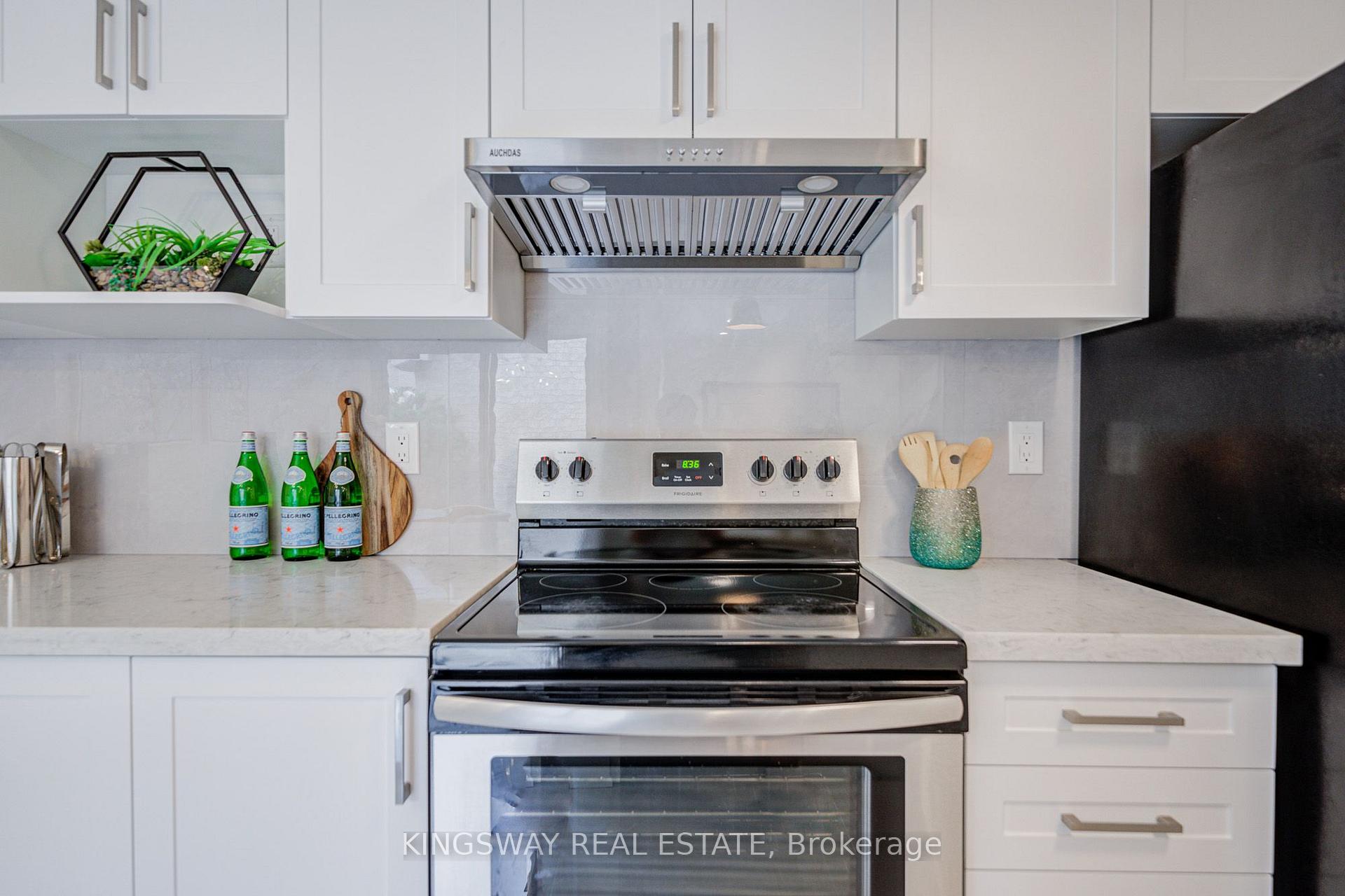 Photo 26 of 166 Matthew Drive, Vaughan, East Woodbridge — HOMEH