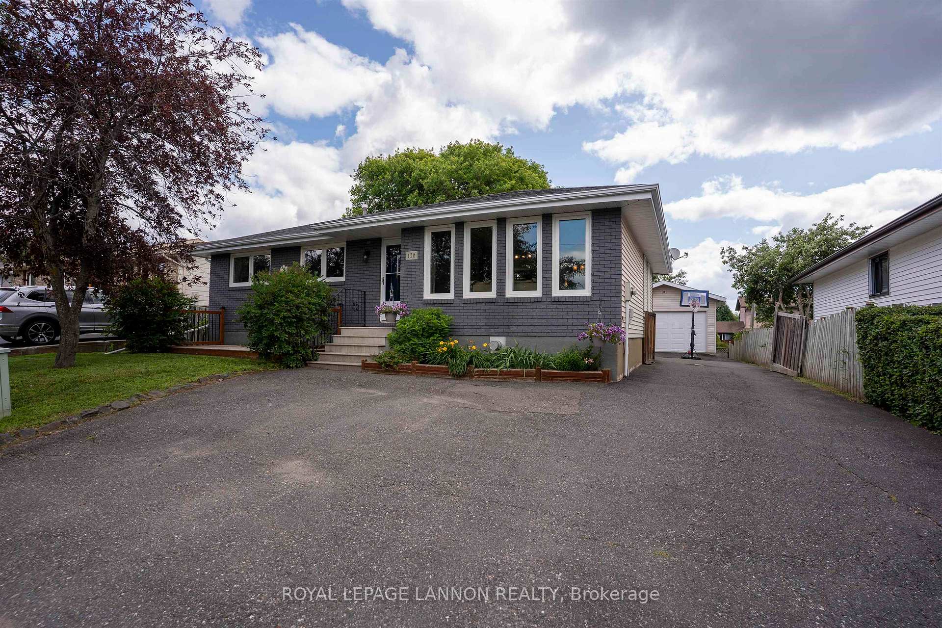 Photo 2 of 138 Iris Cres., Thunder Bay, Dawson Heights — HOMEH