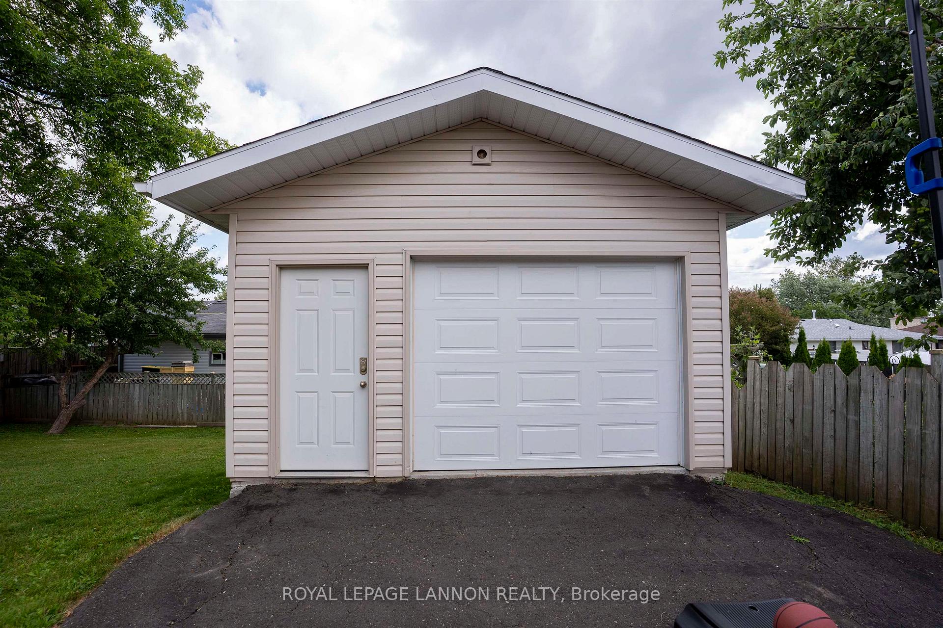 Photo 3 of 138 Iris Cres., Thunder Bay, Dawson Heights — HOMEH