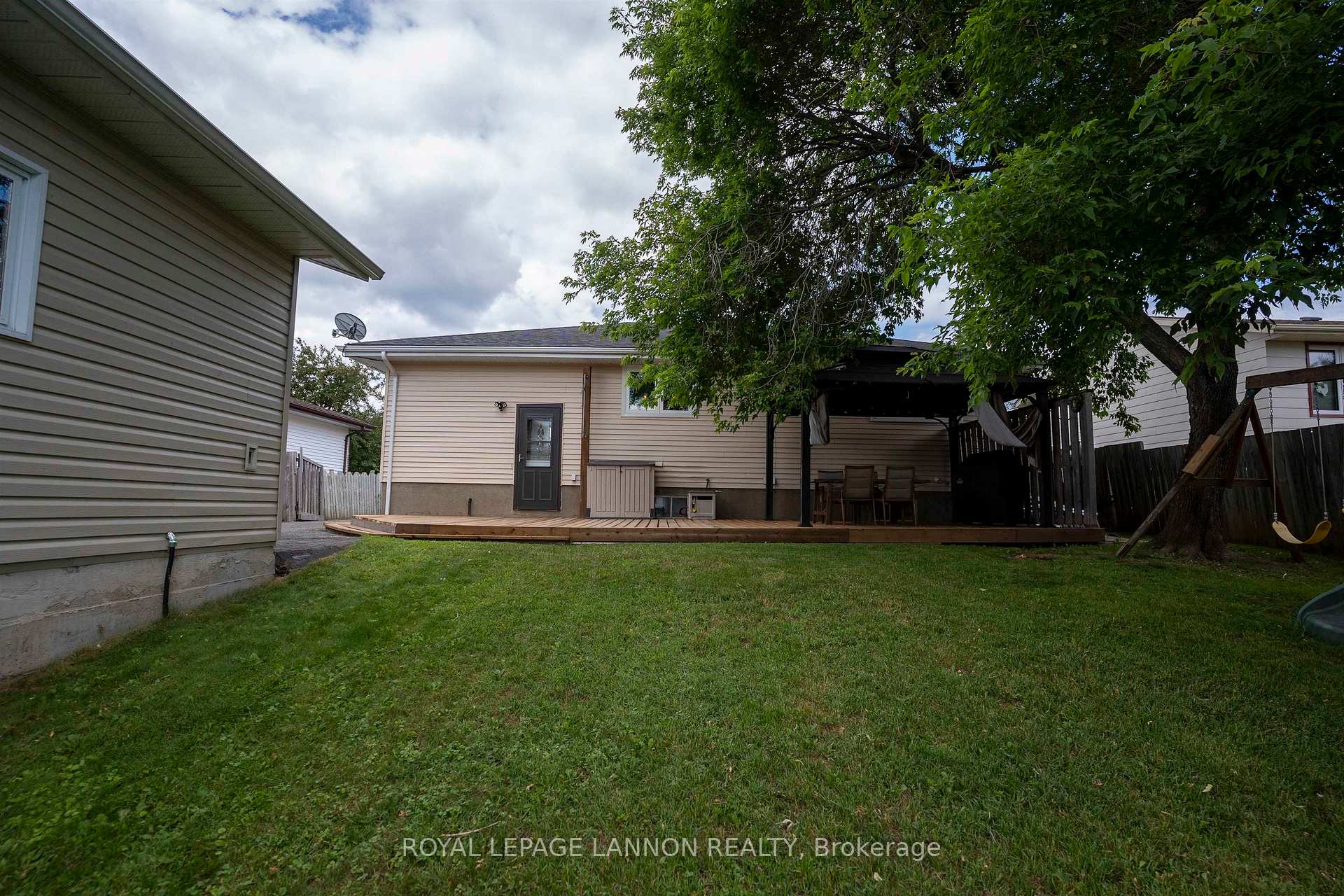 Photo 4 of 138 Iris Cres., Thunder Bay, Dawson Heights — HOMEH
