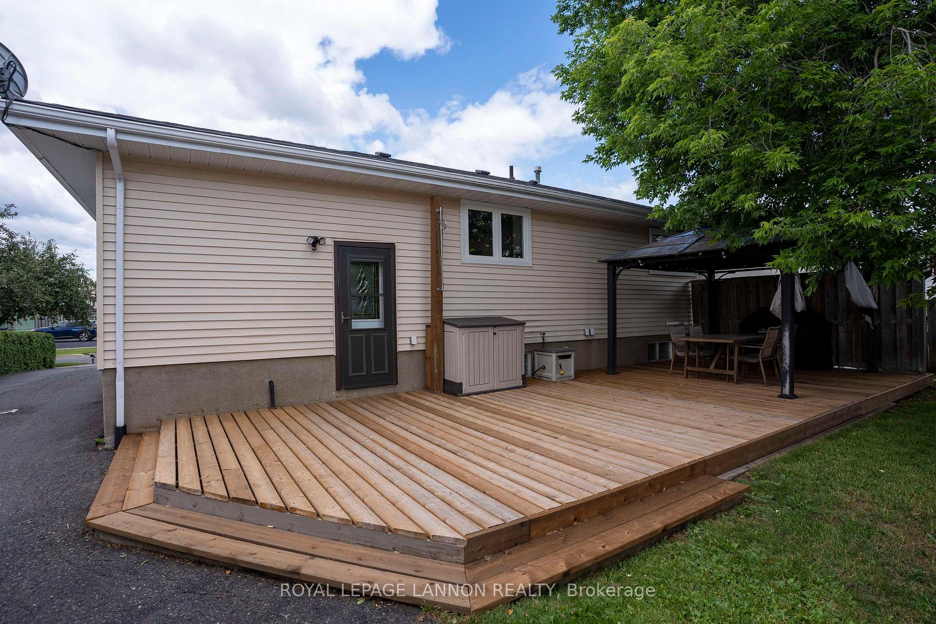 Photo 5 of 138 Iris Cres., Thunder Bay, Dawson Heights — HOMEH