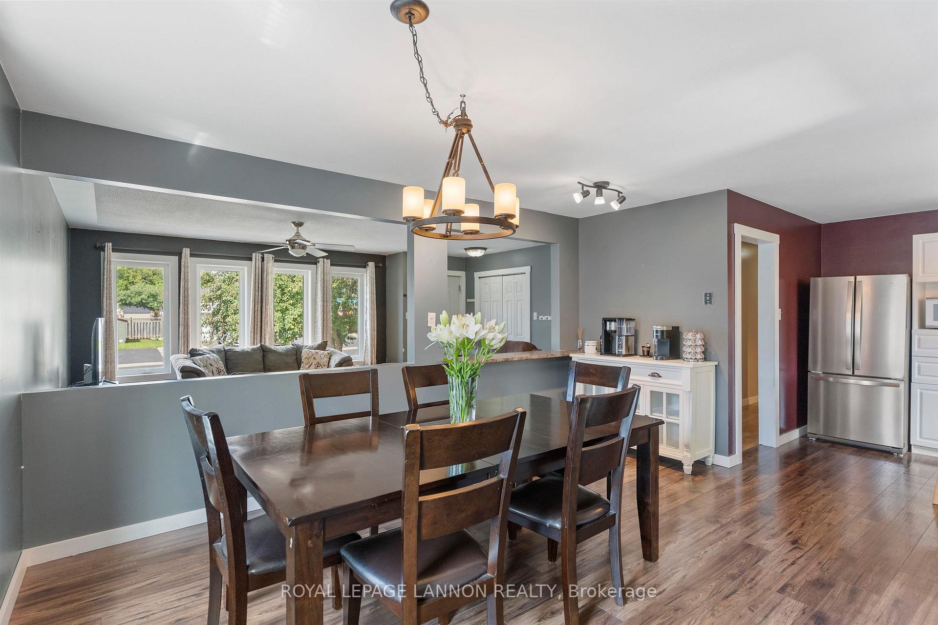 Photo 9 of 138 Iris Cres., Thunder Bay, Dawson Heights — HOMEH