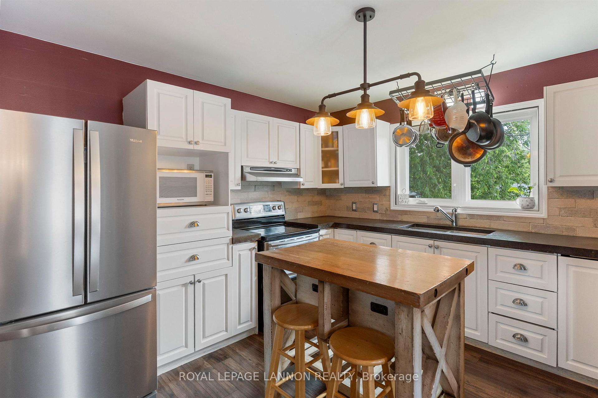 Photo 11 of 138 Iris Cres., Thunder Bay, Dawson Heights — HOMEH