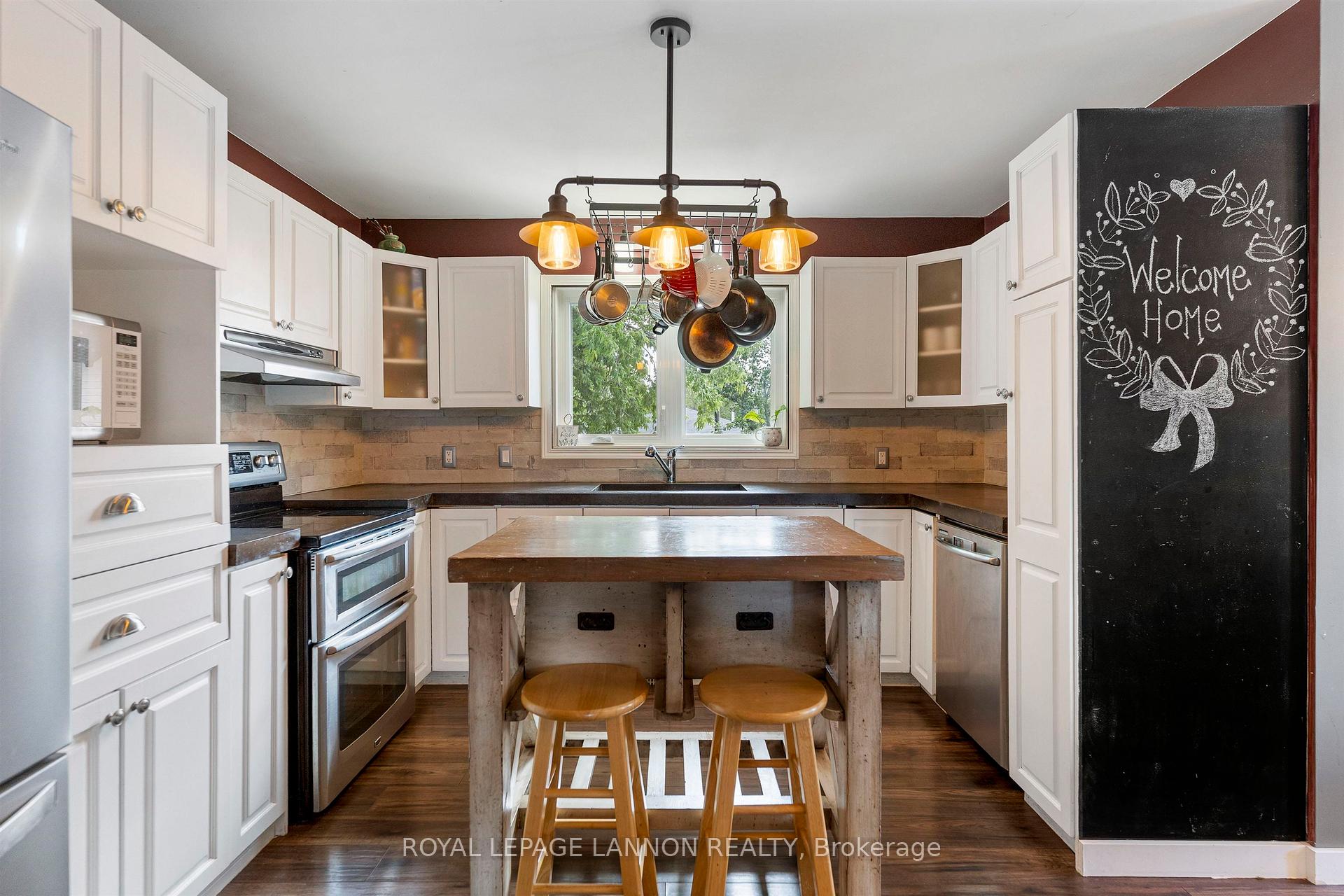 Photo 12 of 138 Iris Cres., Thunder Bay, Dawson Heights — HOMEH