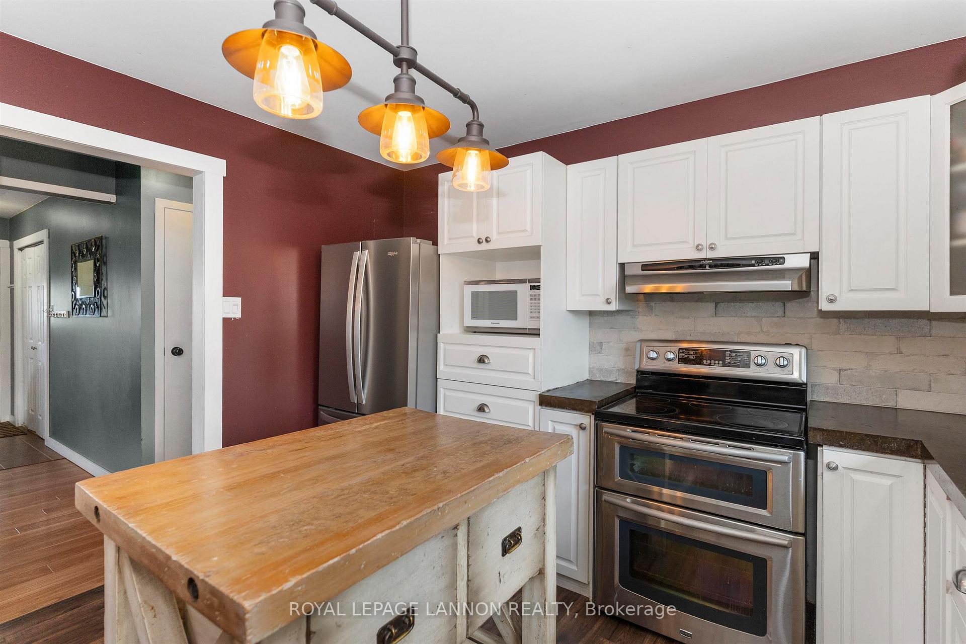 Photo 13 of 138 Iris Cres., Thunder Bay, Dawson Heights — HOMEH