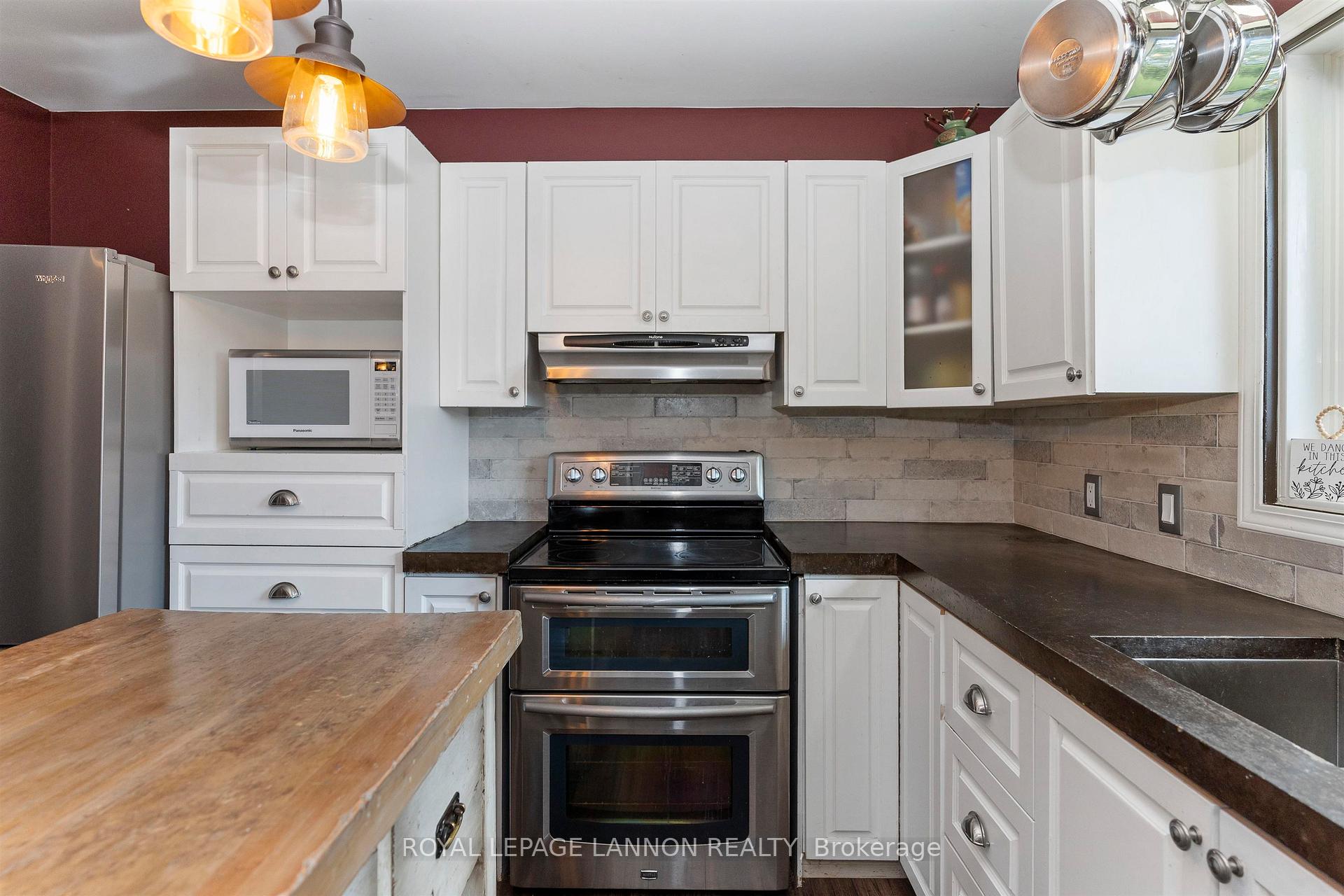 Photo 14 of 138 Iris Cres., Thunder Bay, Dawson Heights — HOMEH