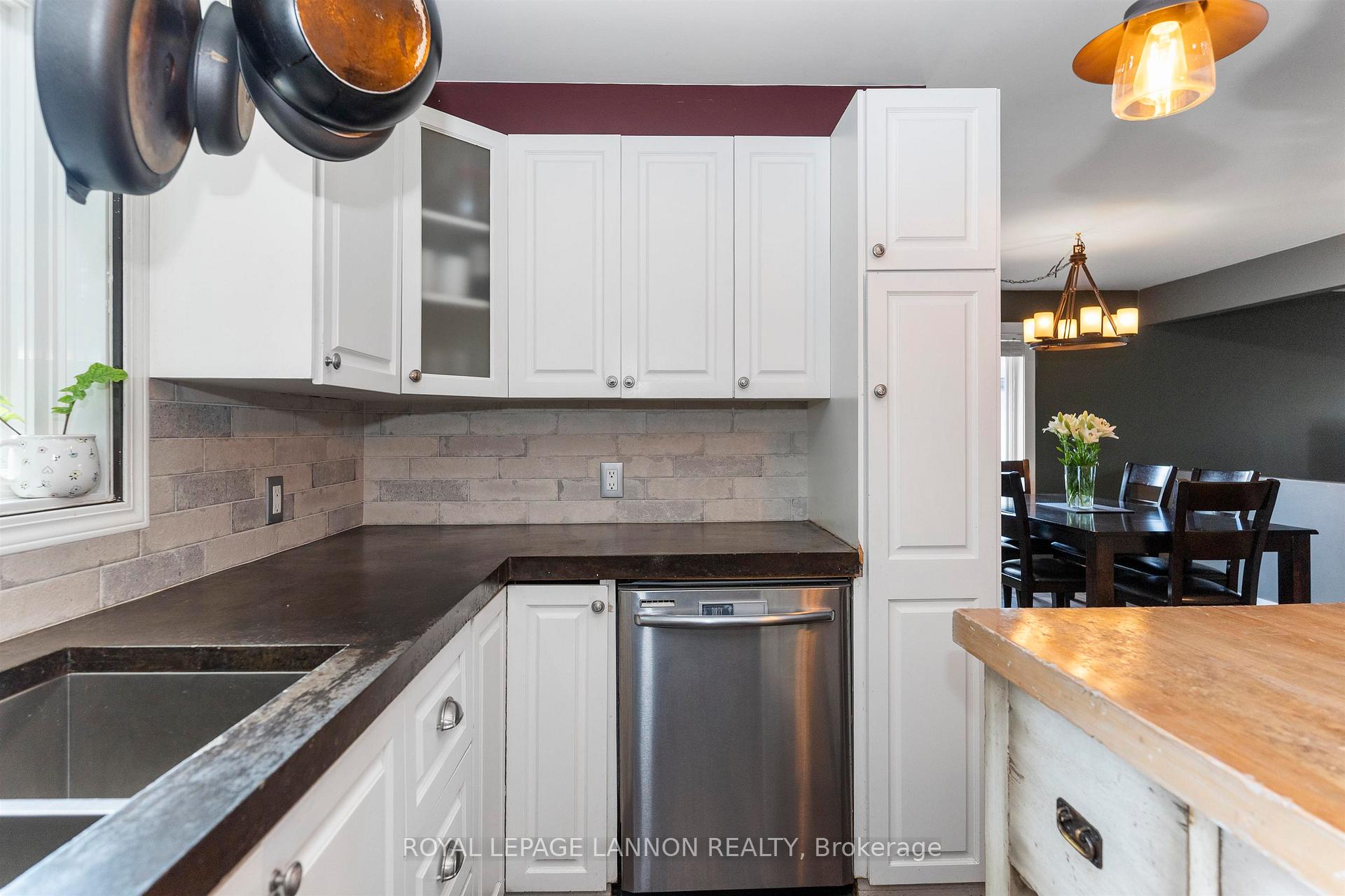 Photo 15 of 138 Iris Cres., Thunder Bay, Dawson Heights — HOMEH