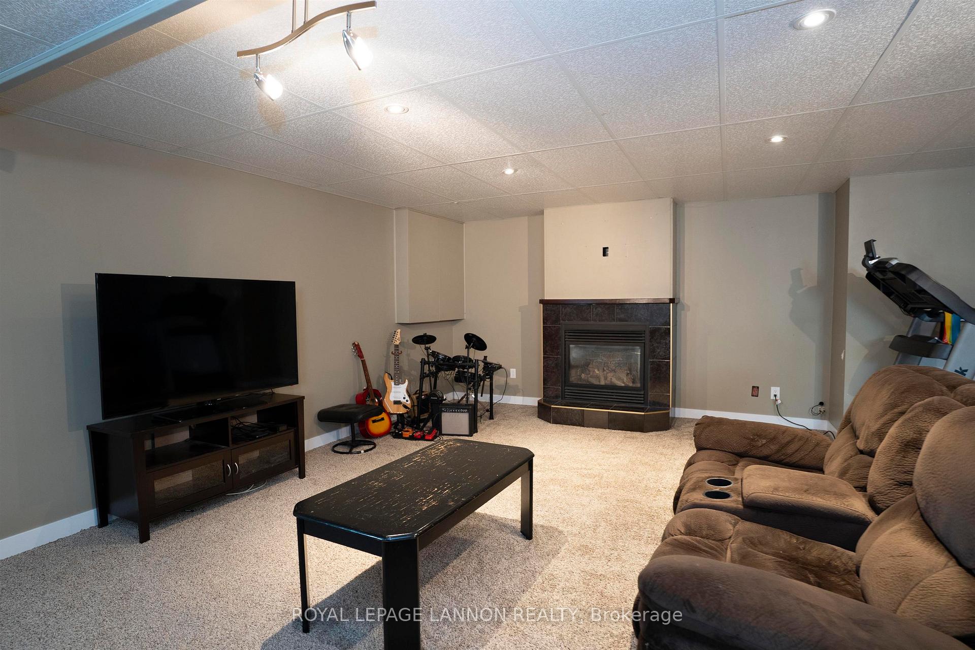 Photo 32 of 138 Iris Cres., Thunder Bay, Dawson Heights — HOMEH