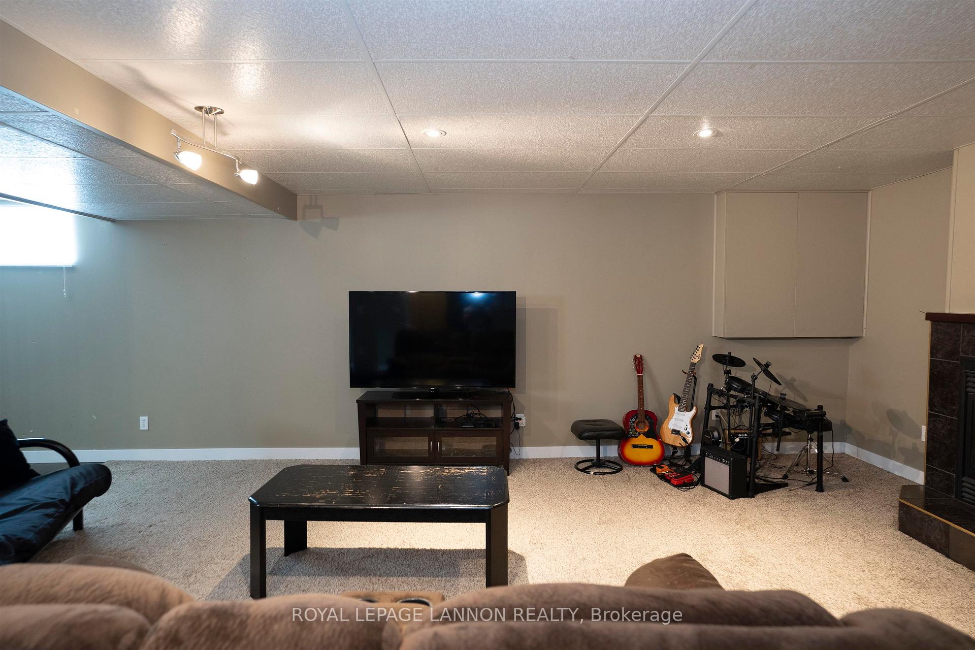 Photo 35 of 138 Iris Cres., Thunder Bay, Dawson Heights — HOMEH