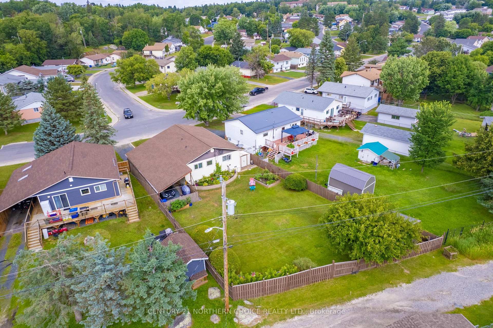 Photo 5 of 917 Valley Drive, Kenora, Evergreen — HOMEH