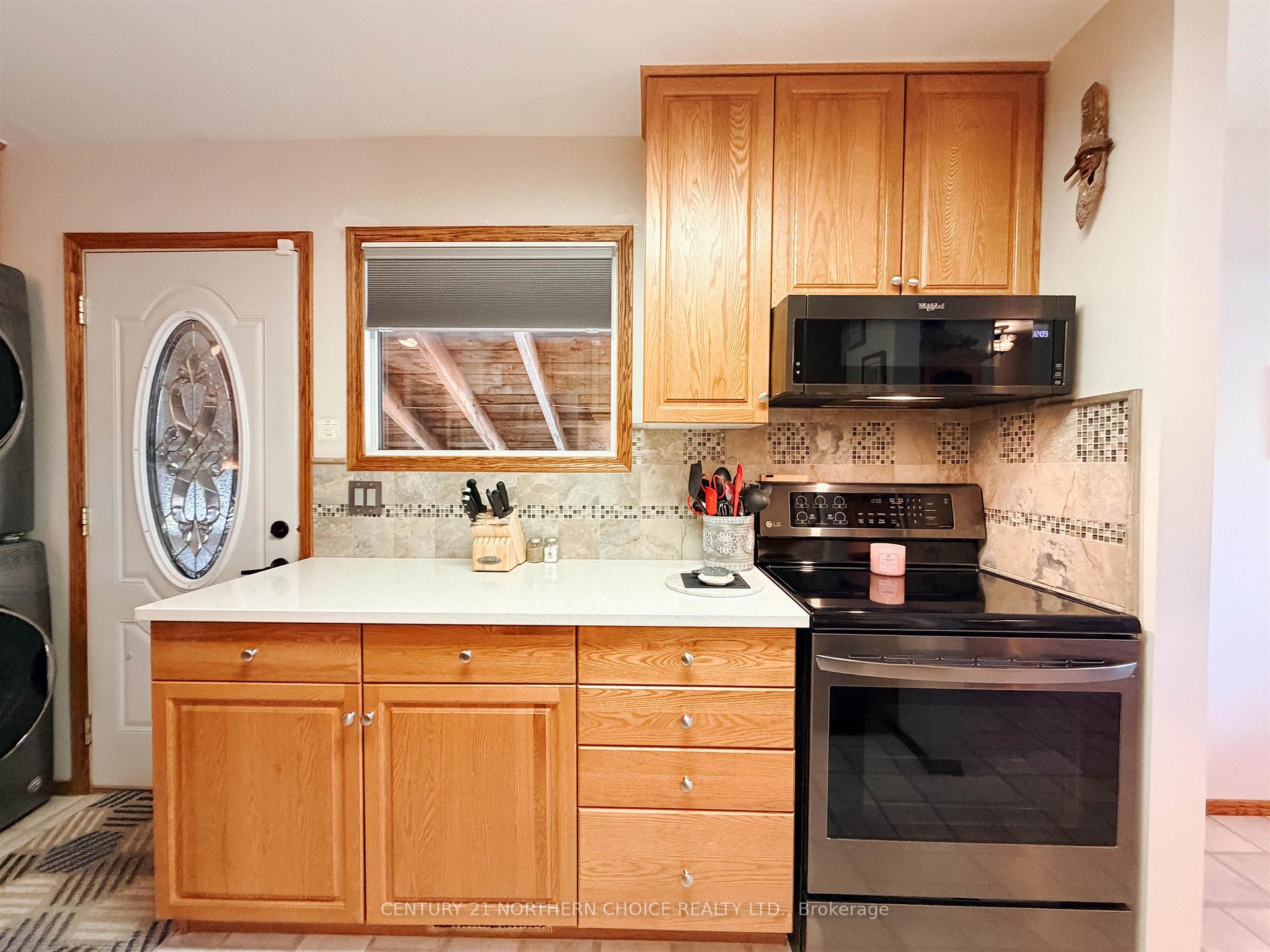 Photo 8 of 917 Valley Drive, Kenora, Evergreen — HOMEH
