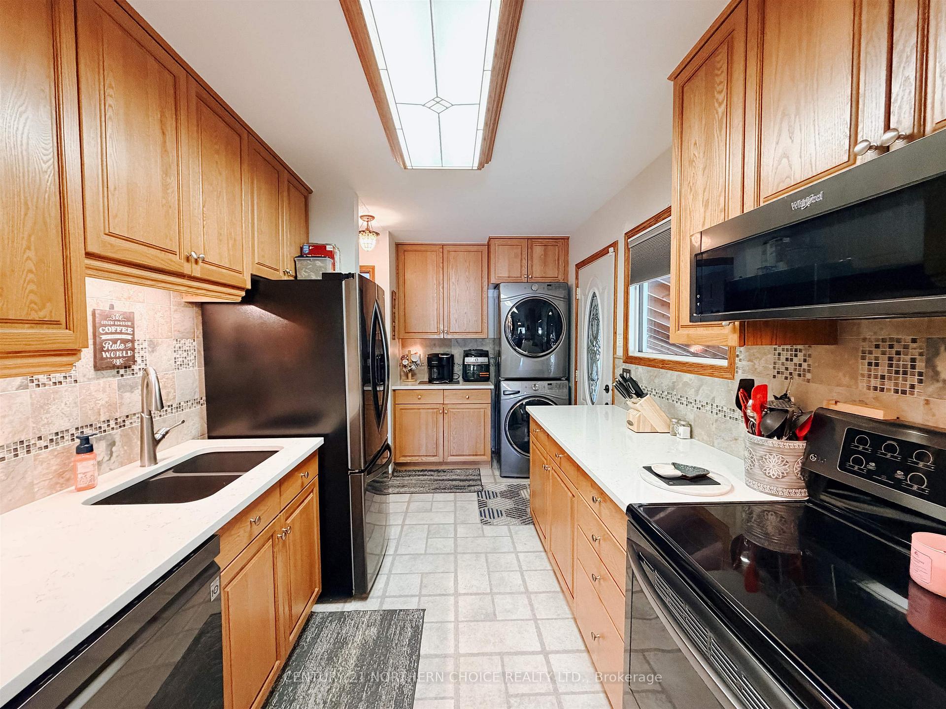 Photo 9 of 917 Valley Drive, Kenora, Evergreen — HOMEH
