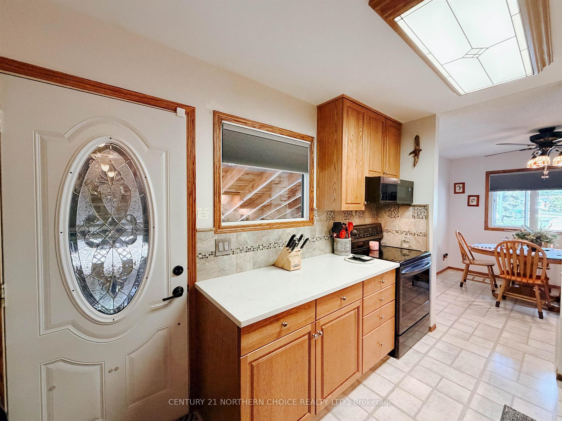 Photo 11 of 917 Valley Drive, Kenora, Evergreen — HOMEH