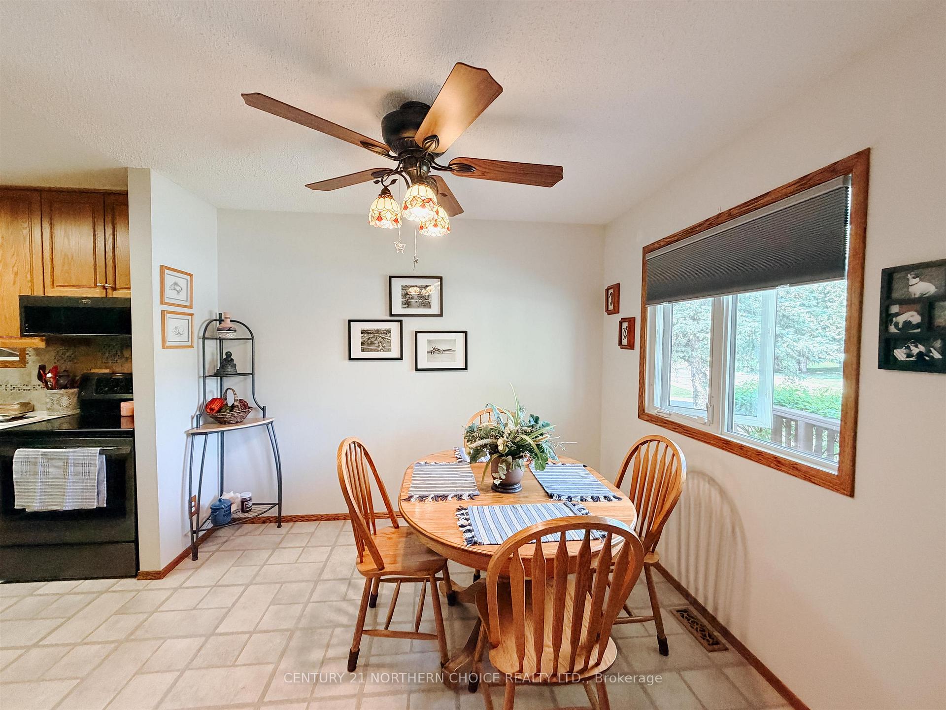 Photo 14 of 917 Valley Drive, Kenora, Evergreen — HOMEH