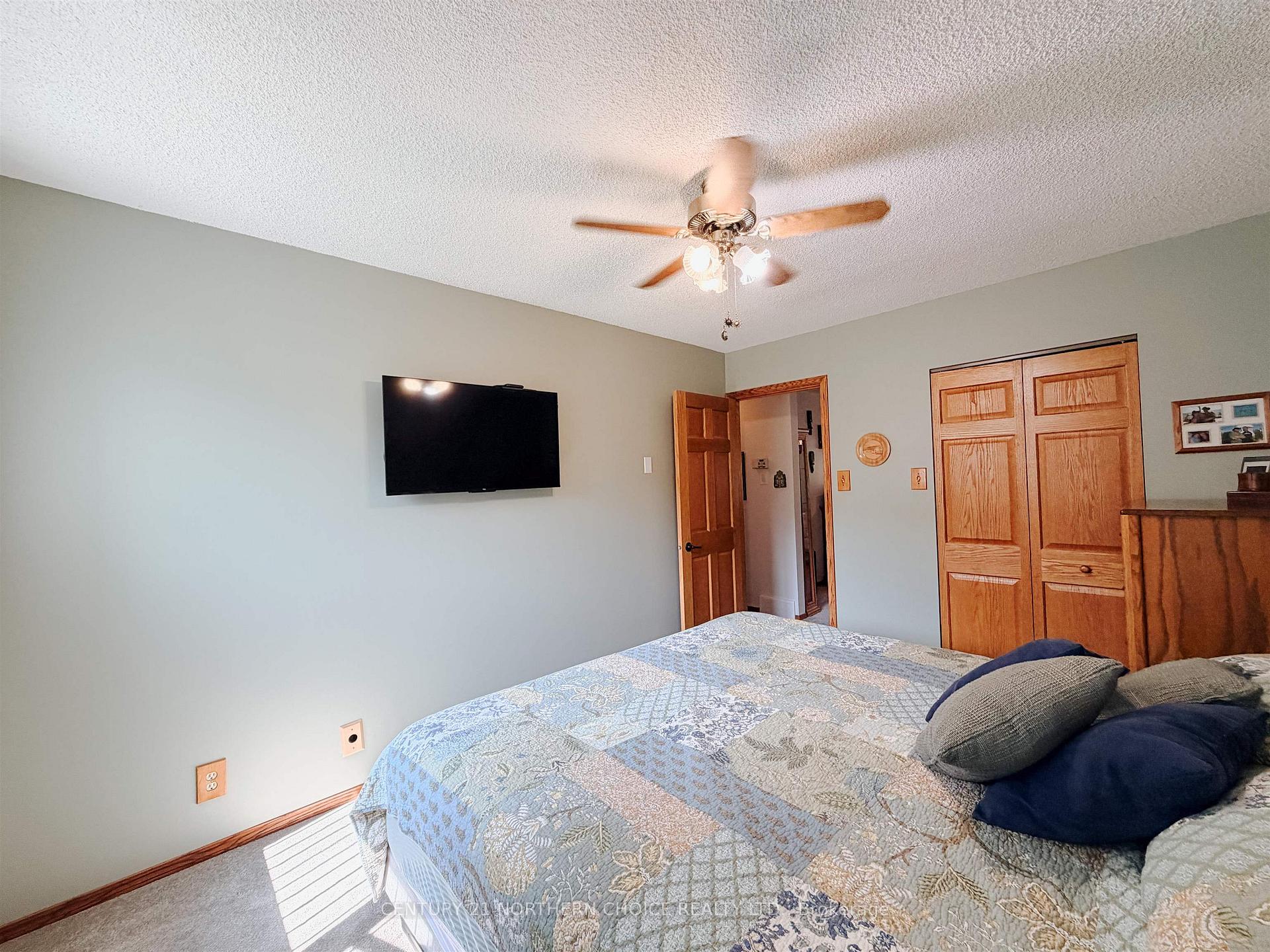 Photo 19 of 917 Valley Drive, Kenora, Evergreen — HOMEH
