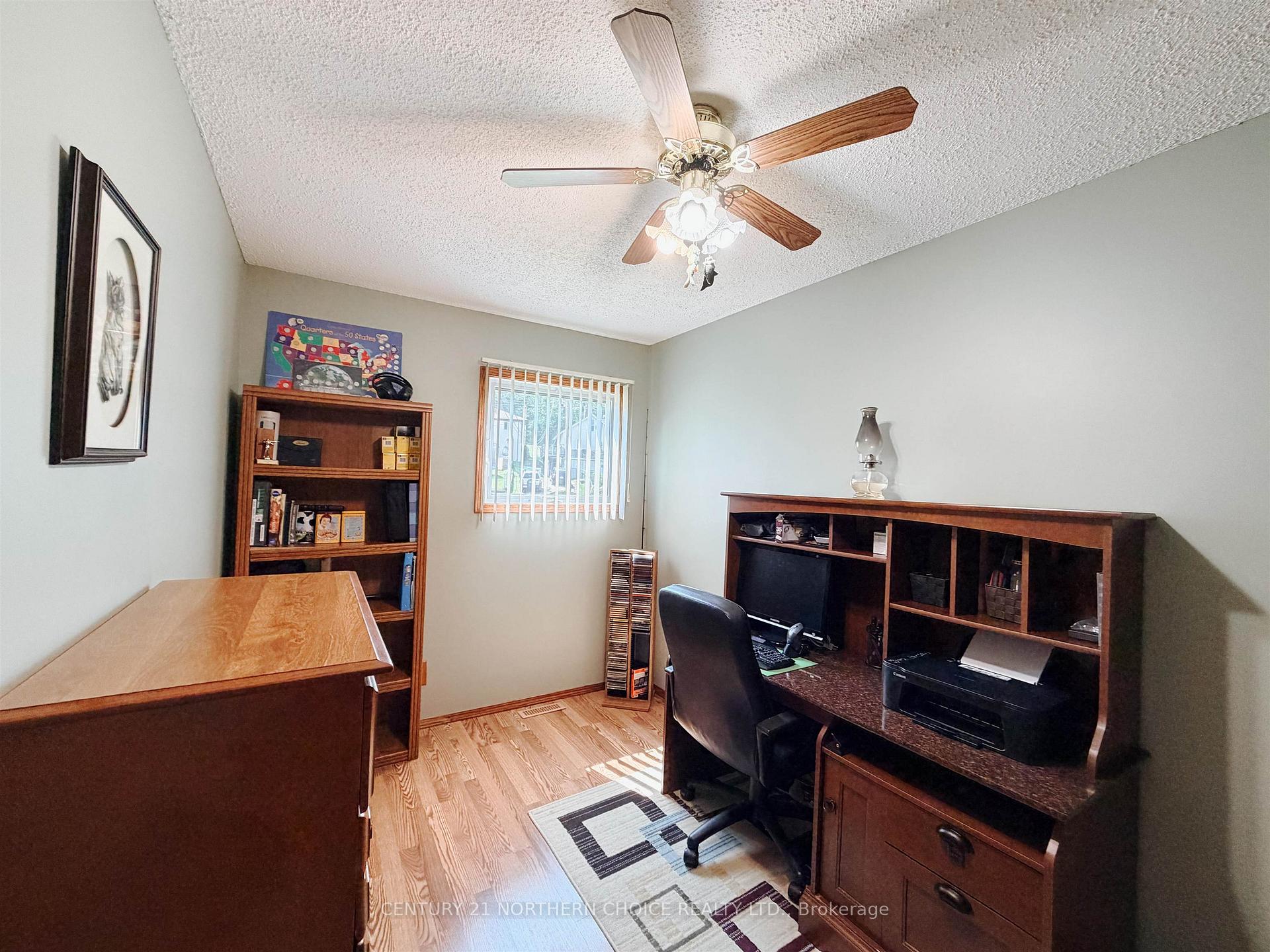 Photo 22 of 917 Valley Drive, Kenora, Evergreen — HOMEH