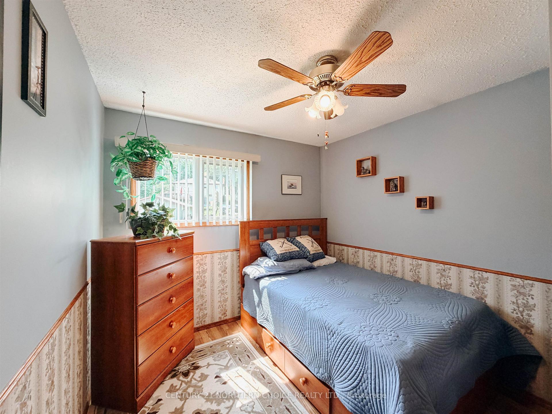 Photo 23 of 917 Valley Drive, Kenora, Evergreen — HOMEH