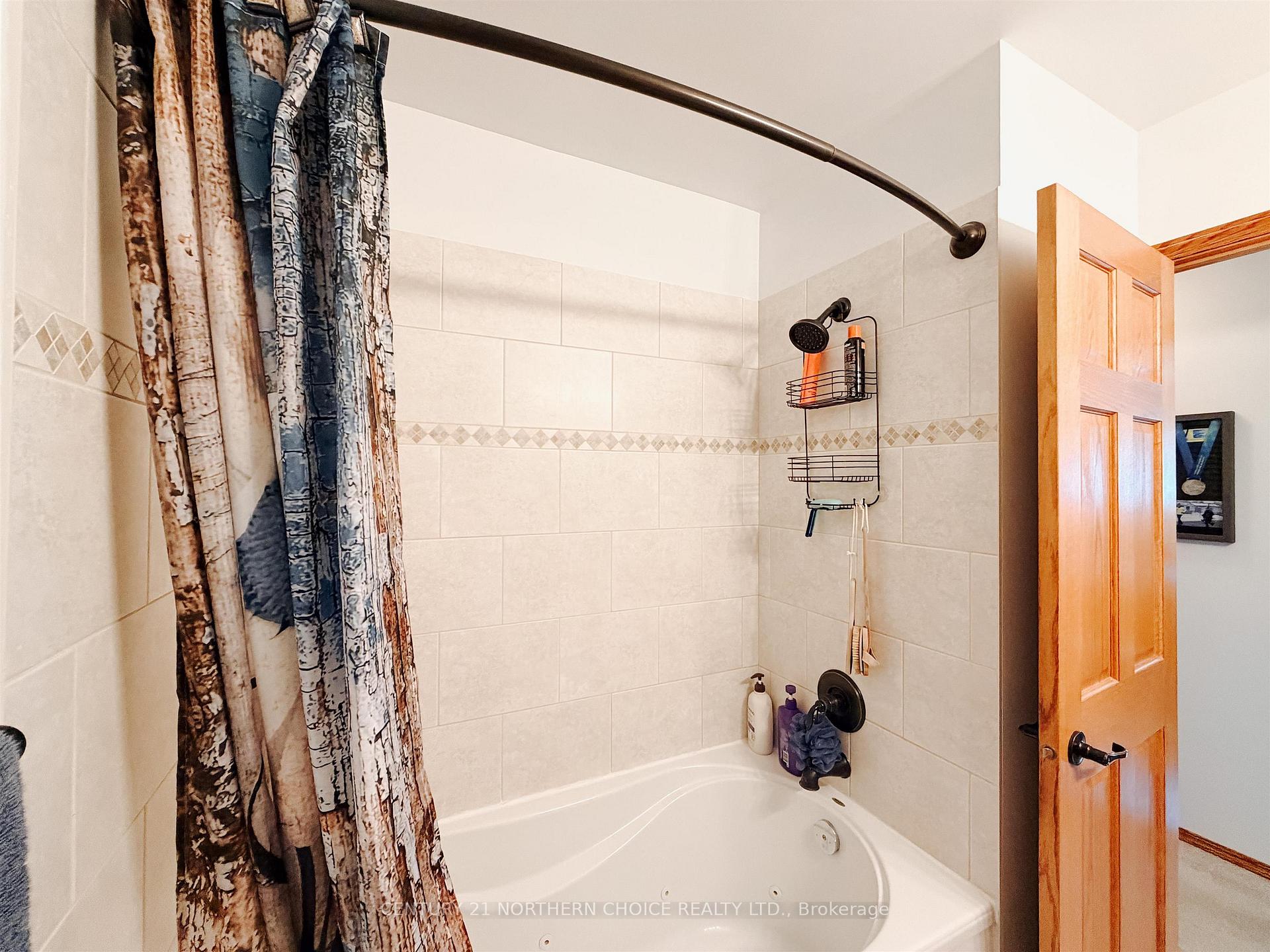 Photo 25 of 917 Valley Drive, Kenora, Evergreen — HOMEH