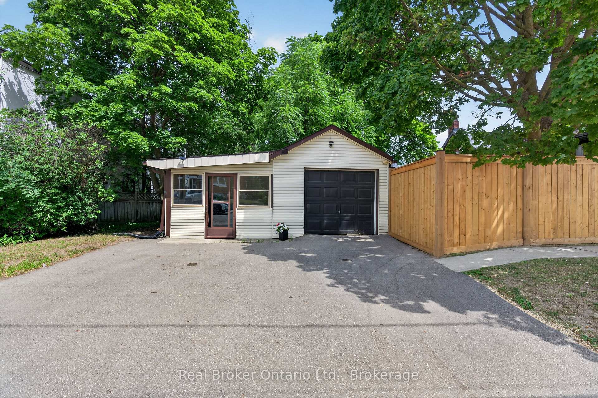 Photo 5 of 155 Lancaster Street W, Kitchener, Civic Centre — HOMEH