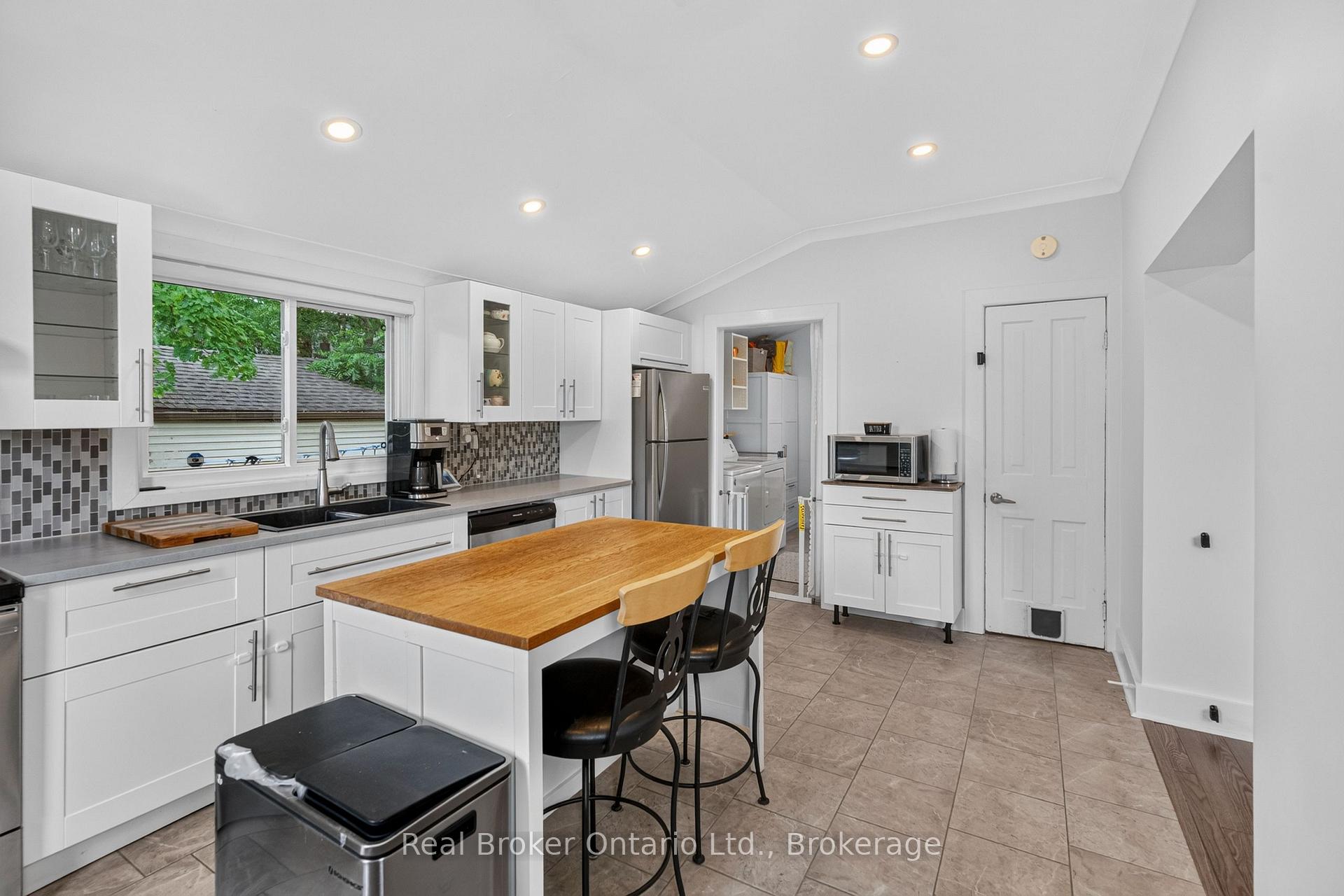 Photo 17 of 155 Lancaster Street W, Kitchener, Civic Centre — HOMEH