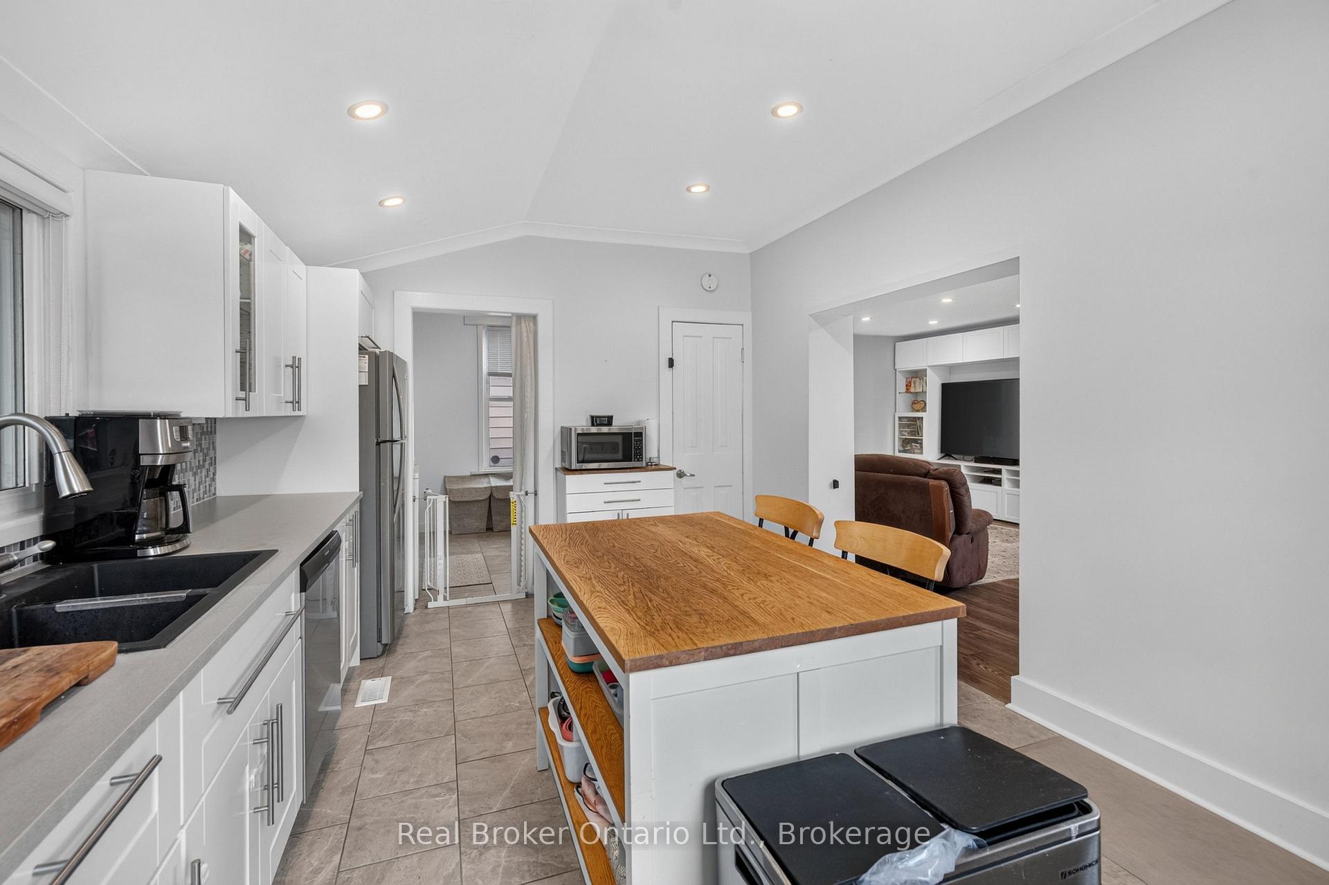 Photo 18 of 155 Lancaster Street W, Kitchener, Civic Centre — HOMEH