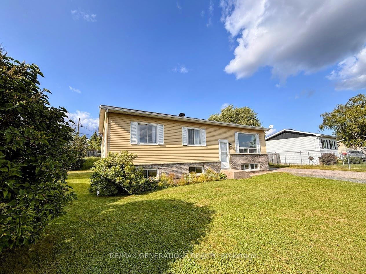 Photo 1 of 25 Brooks Street, Manitouwadge — HOMEH