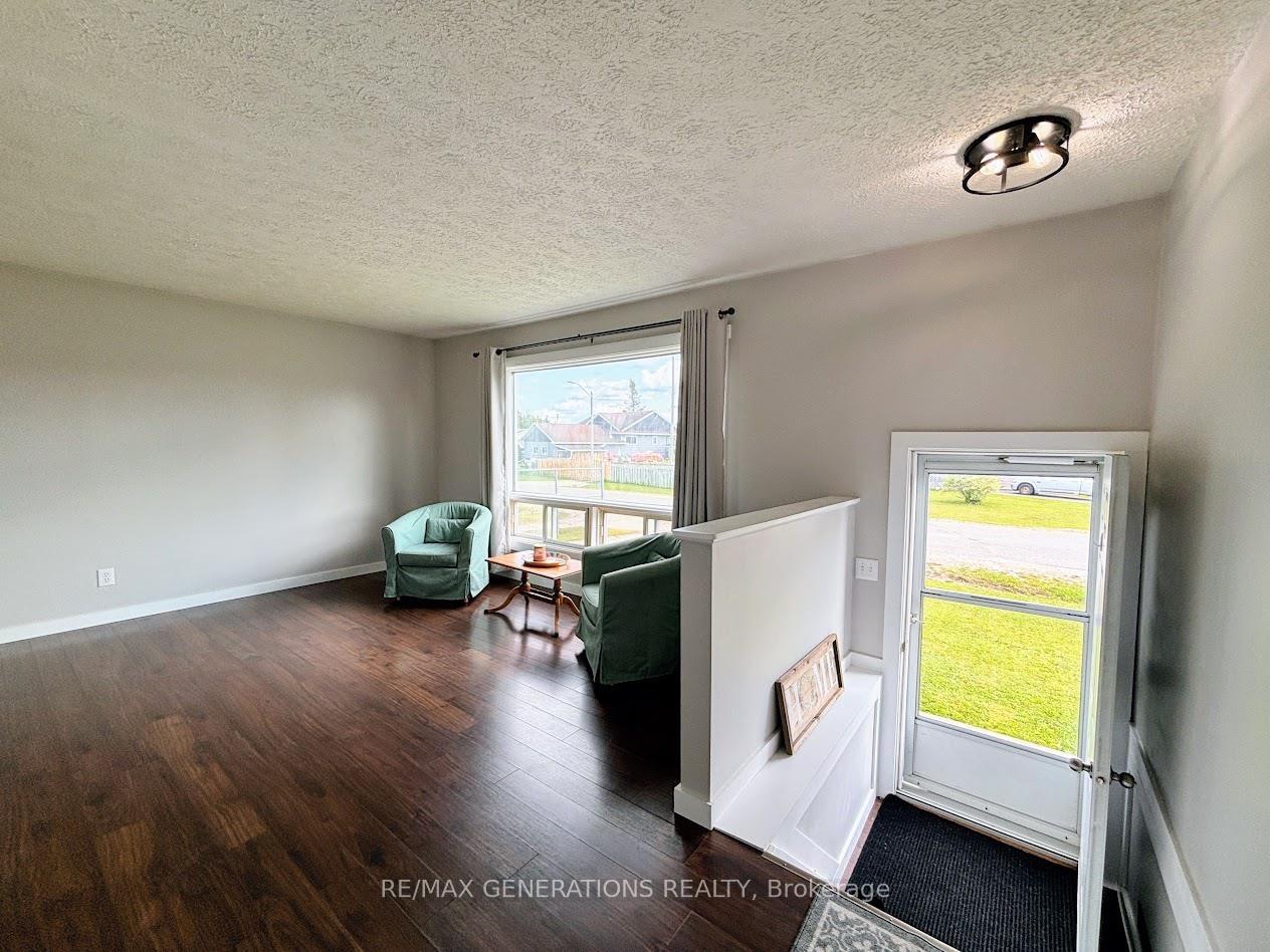 Photo 4 of 25 Brooks Street, Manitouwadge — HOMEH