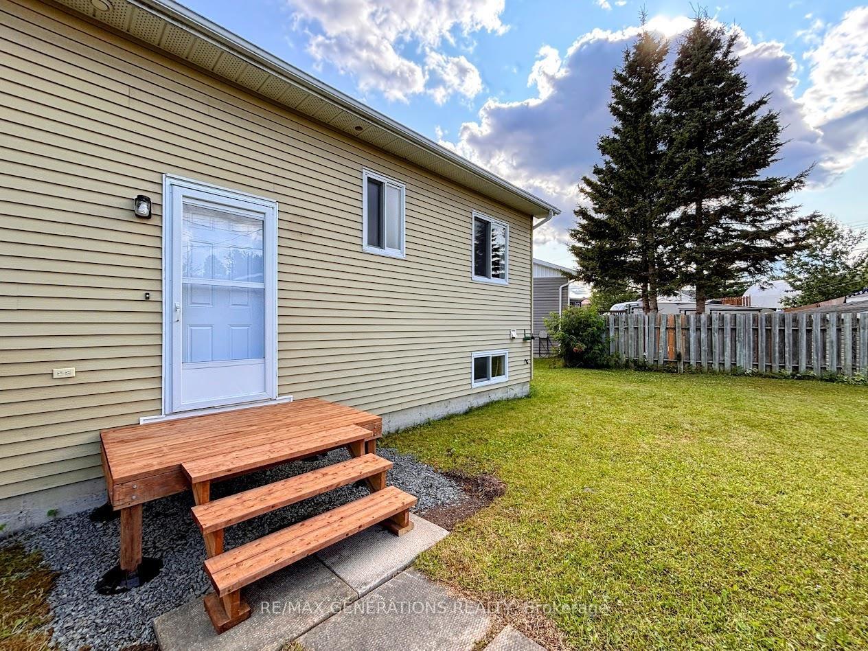 Photo 33 of 25 Brooks Street, Manitouwadge — HOMEH