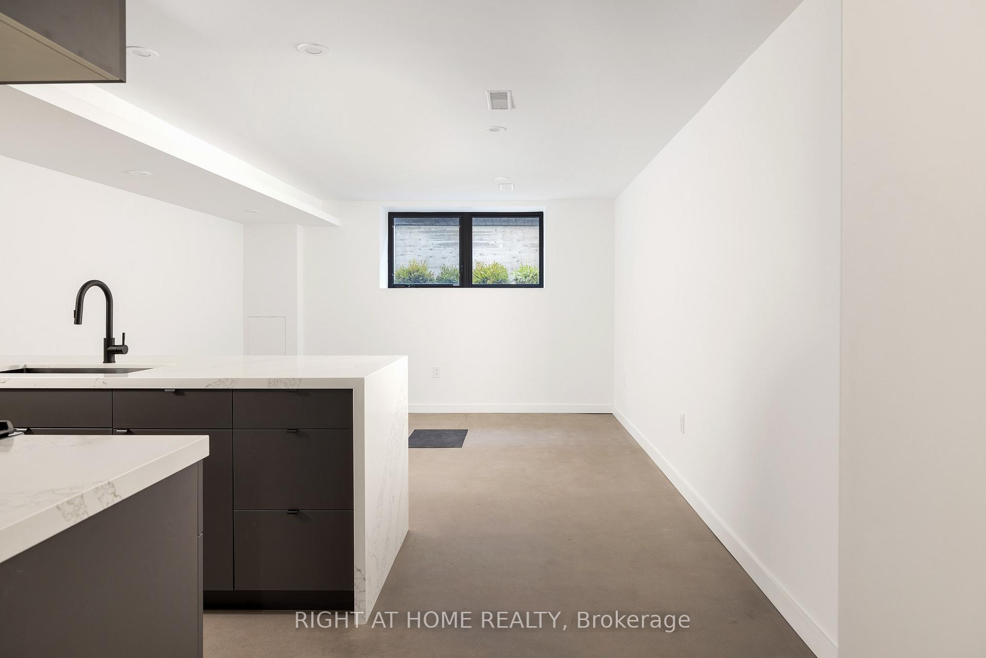 Photo 1 of Unit Unit #4, 86 Lansdowne Avenue, Toronto, Roncesvalles — HOMEH