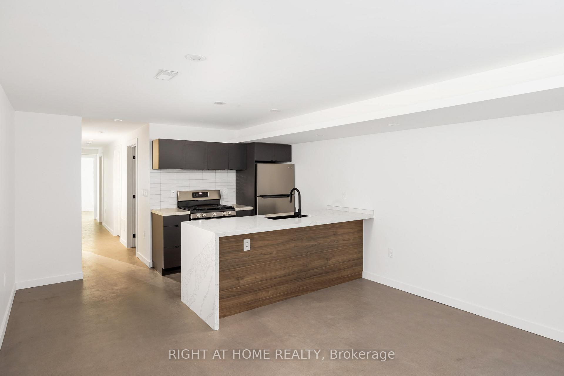 Photo 3 of Unit Unit #4, 86 Lansdowne Avenue, Toronto, Roncesvalles — HOMEH