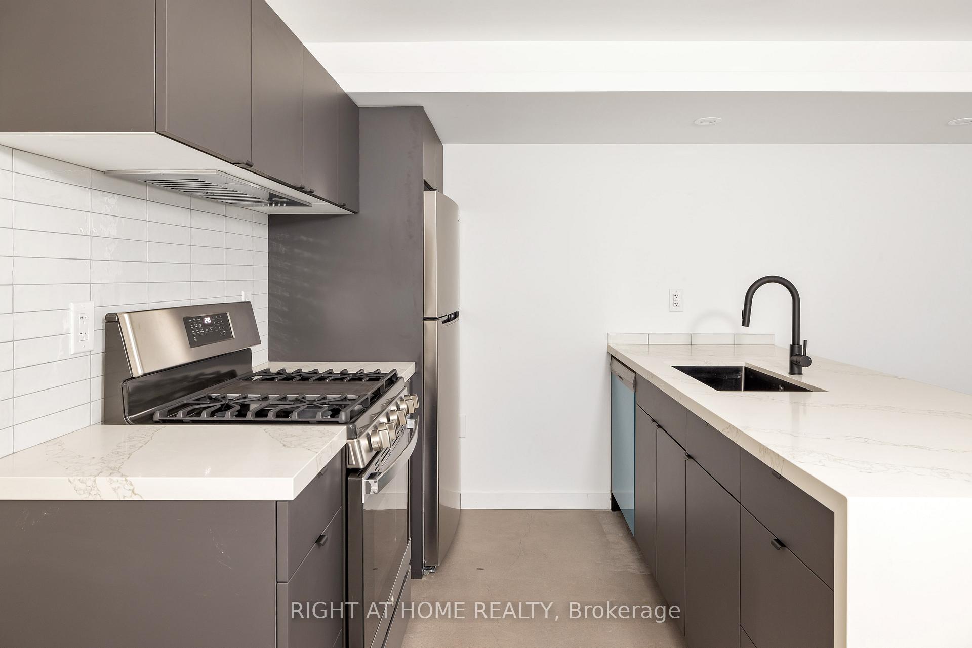 Photo 5 of Unit Unit #4, 86 Lansdowne Avenue, Toronto, Roncesvalles — HOMEH