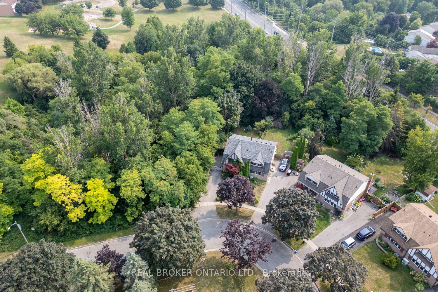 Photo 4 of 400 Wickham Court, Oshawa, Eastdale — HOMEH