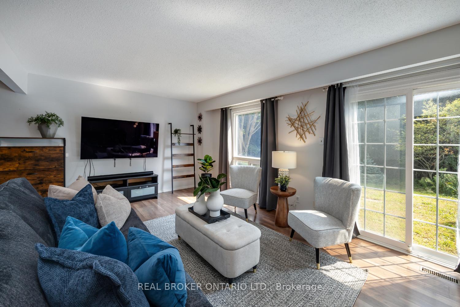 Photo 7 of 400 Wickham Court, Oshawa, Eastdale — HOMEH