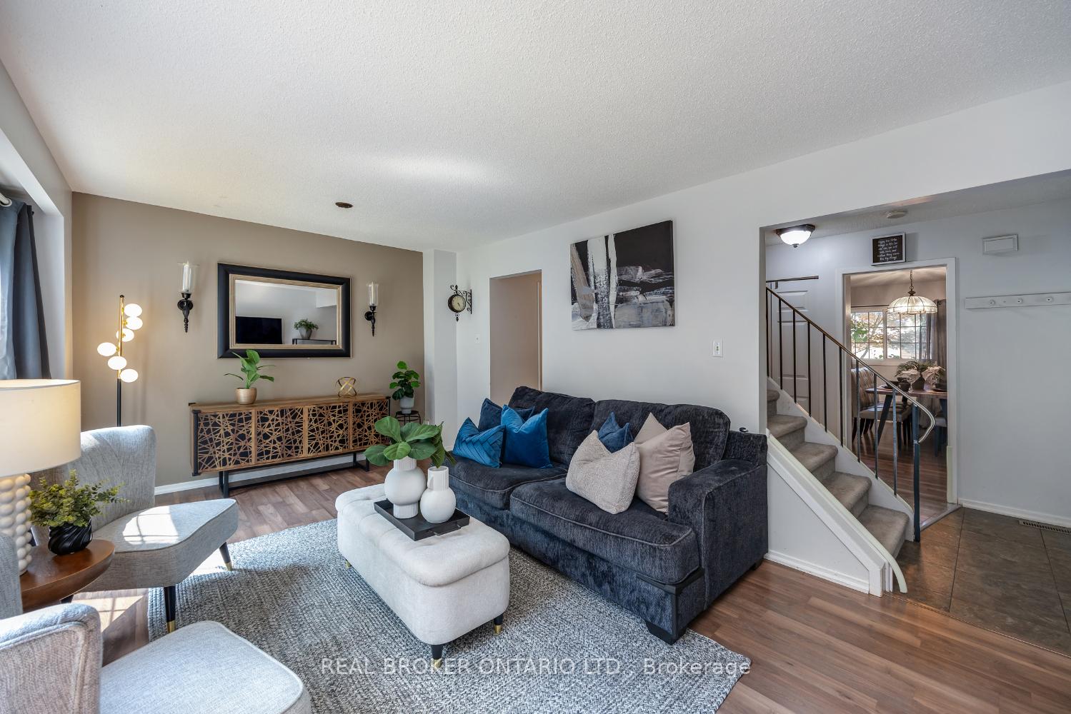 Photo 8 of 400 Wickham Court, Oshawa, Eastdale — HOMEH
