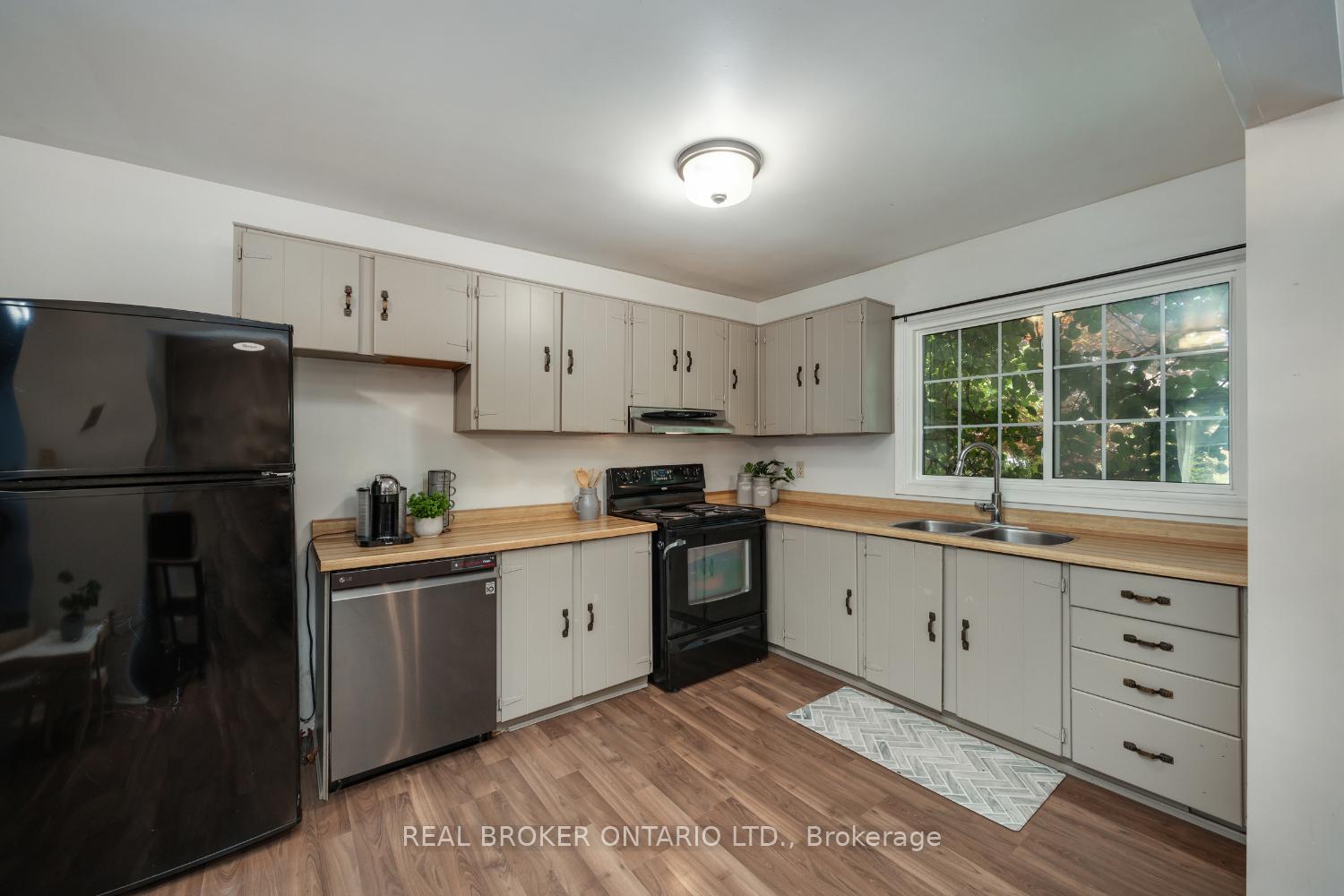 Photo 12 of 400 Wickham Court, Oshawa, Eastdale — HOMEH