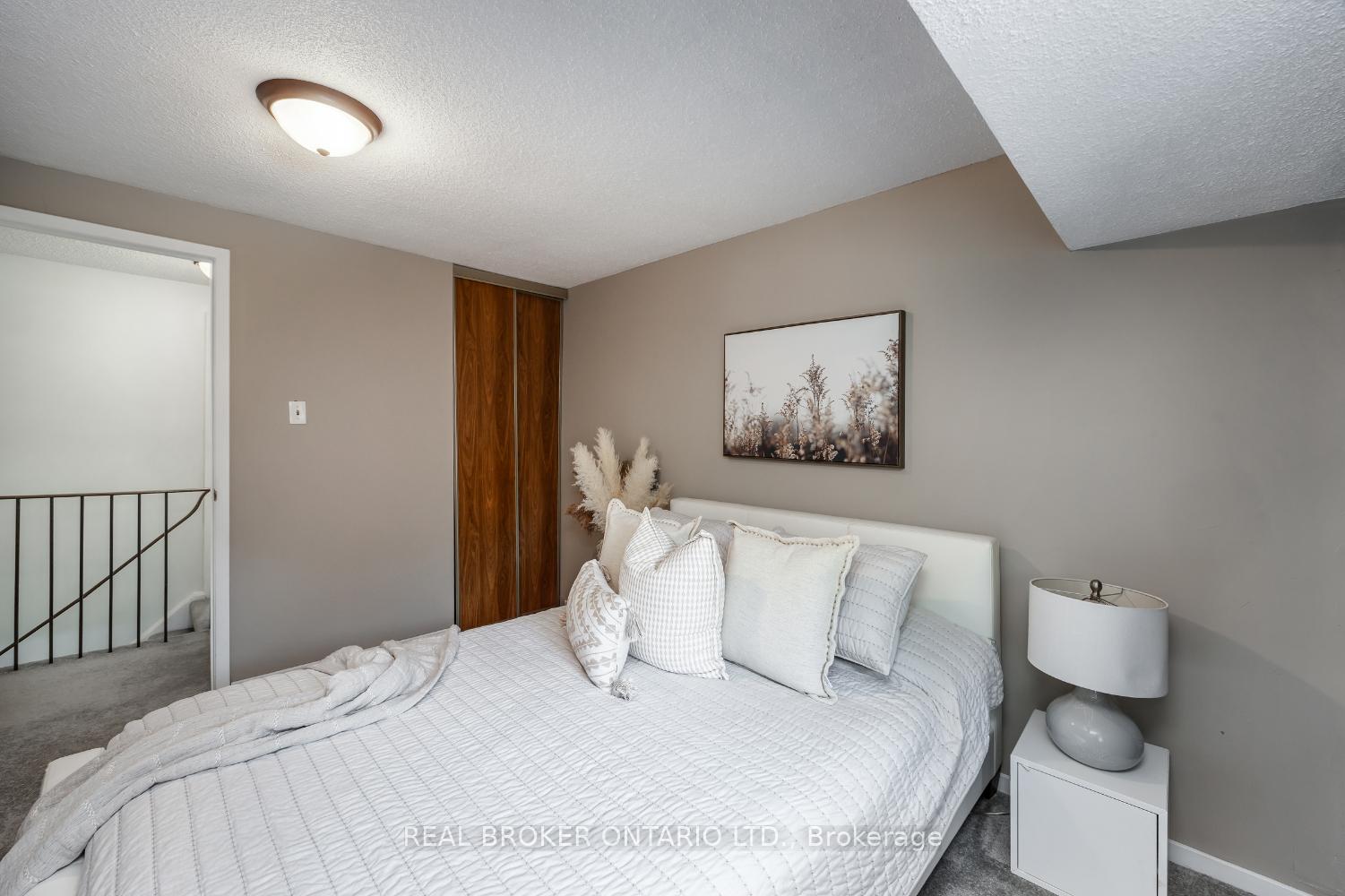 Photo 17 of 400 Wickham Court, Oshawa, Eastdale — HOMEH
