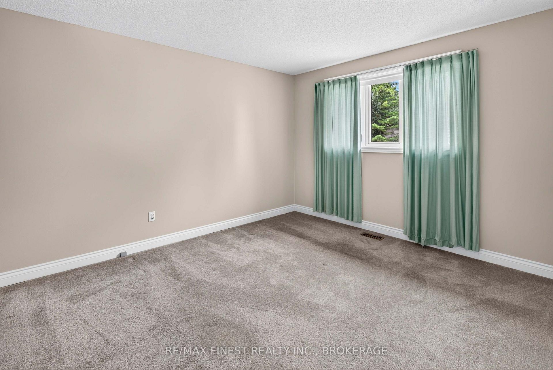Photo 22 of 886 Bridle Path Crescent, Kingston, North of Taylor-Kidd Blvd — HOMEH