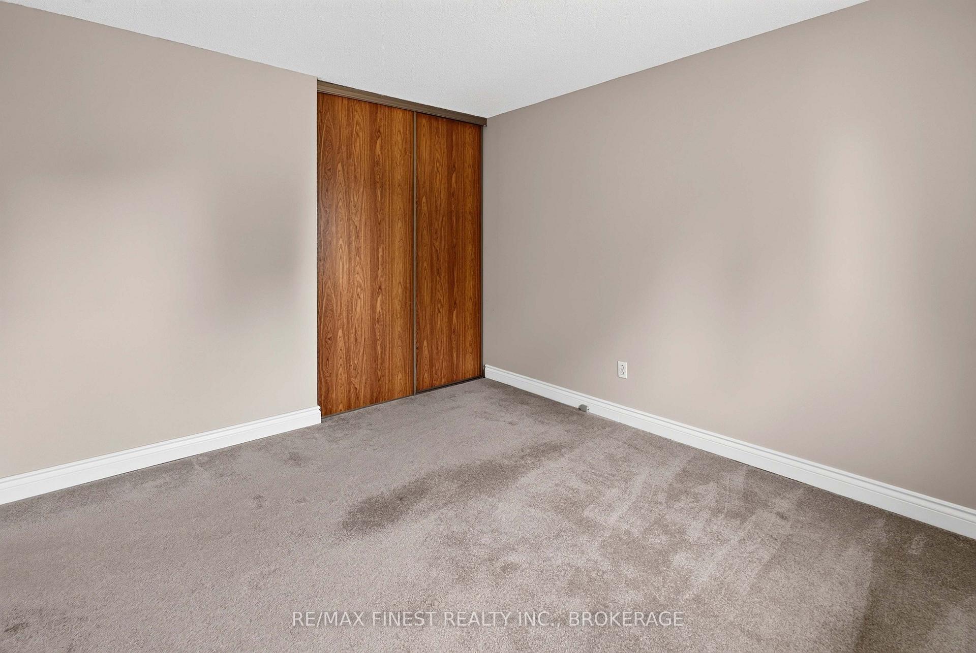 Photo 24 of 886 Bridle Path Crescent, Kingston, North of Taylor-Kidd Blvd — HOMEH