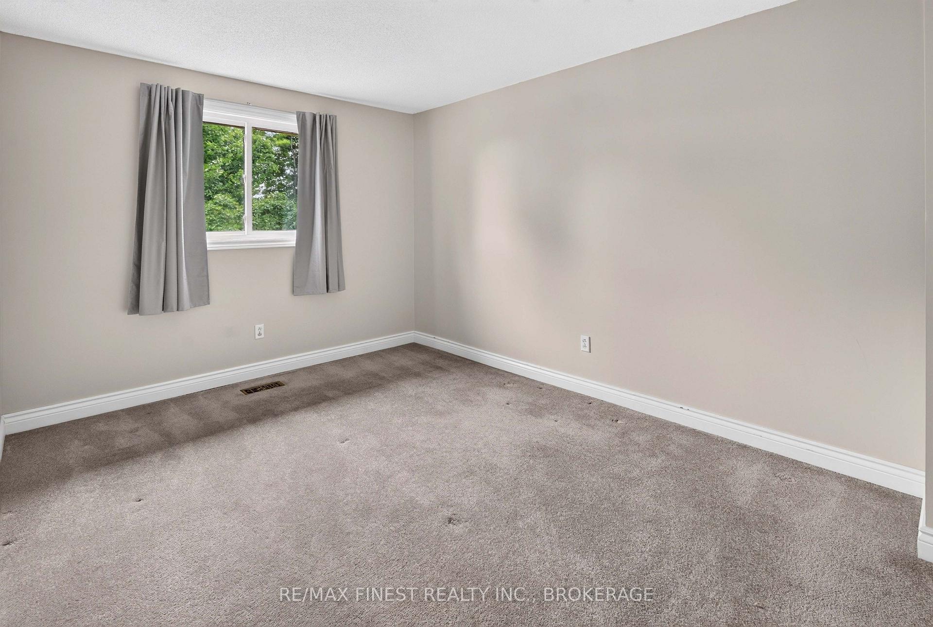 Photo 27 of 886 Bridle Path Crescent, Kingston, North of Taylor-Kidd Blvd — HOMEH