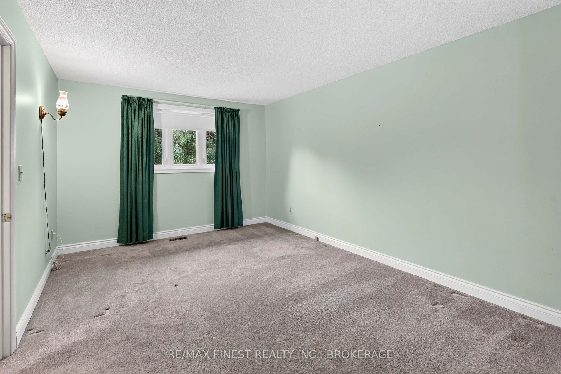 Photo 31 of 886 Bridle Path Crescent, Kingston, North of Taylor-Kidd Blvd — HOMEH