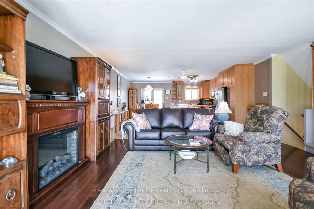 Photo 10 of 8 Sandra Drive, Orillia — HOMEH