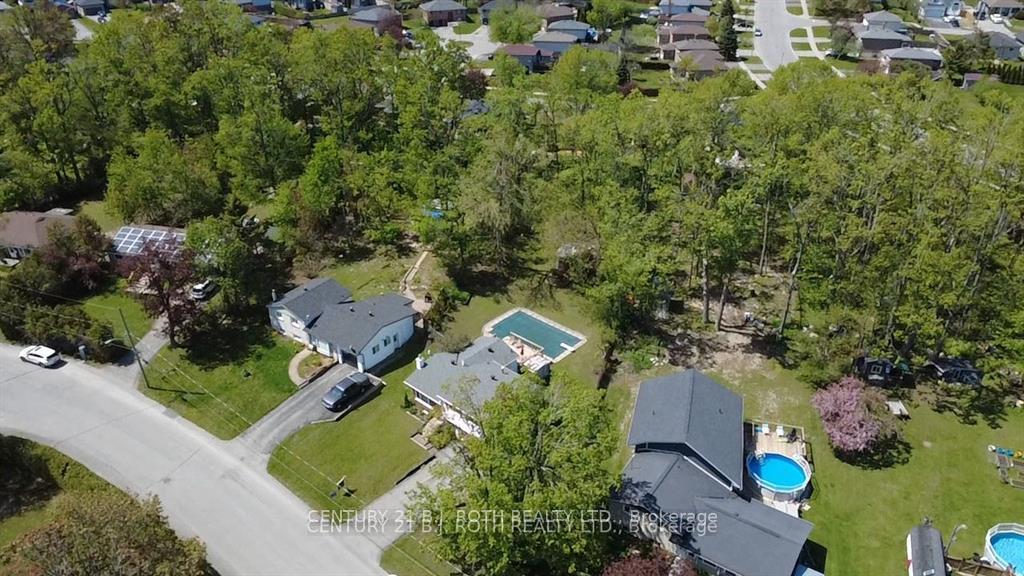Photo 40 of 8 Sandra Drive, Orillia — HOMEH